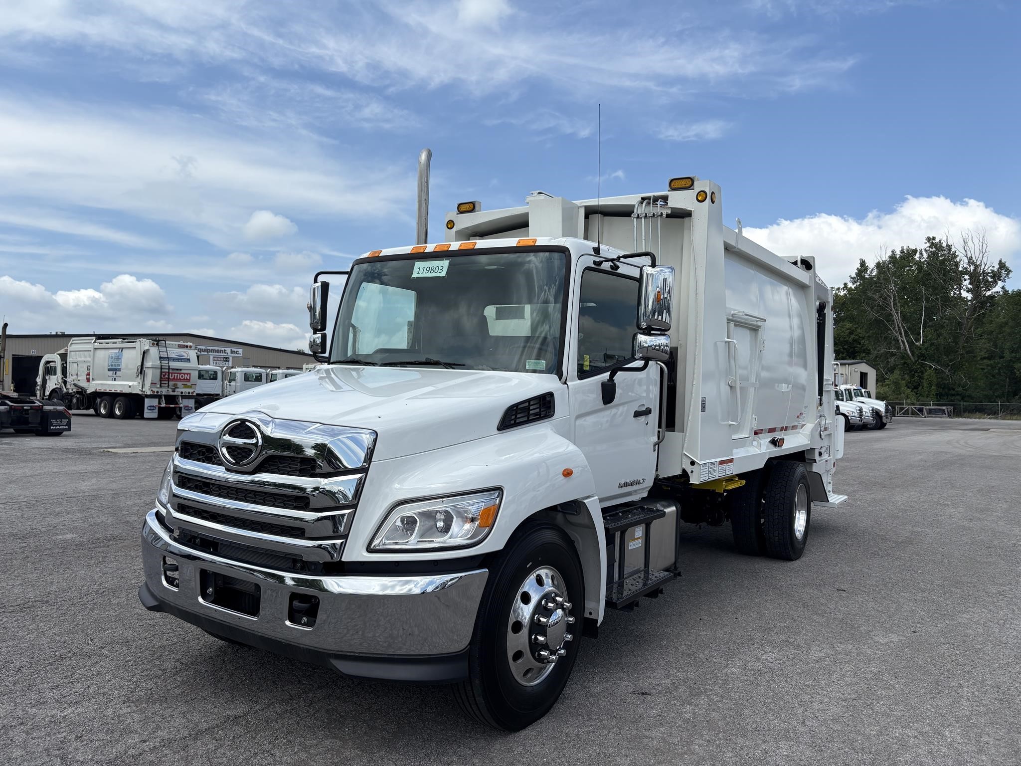 2024 HINO L7 - image 4 of 6