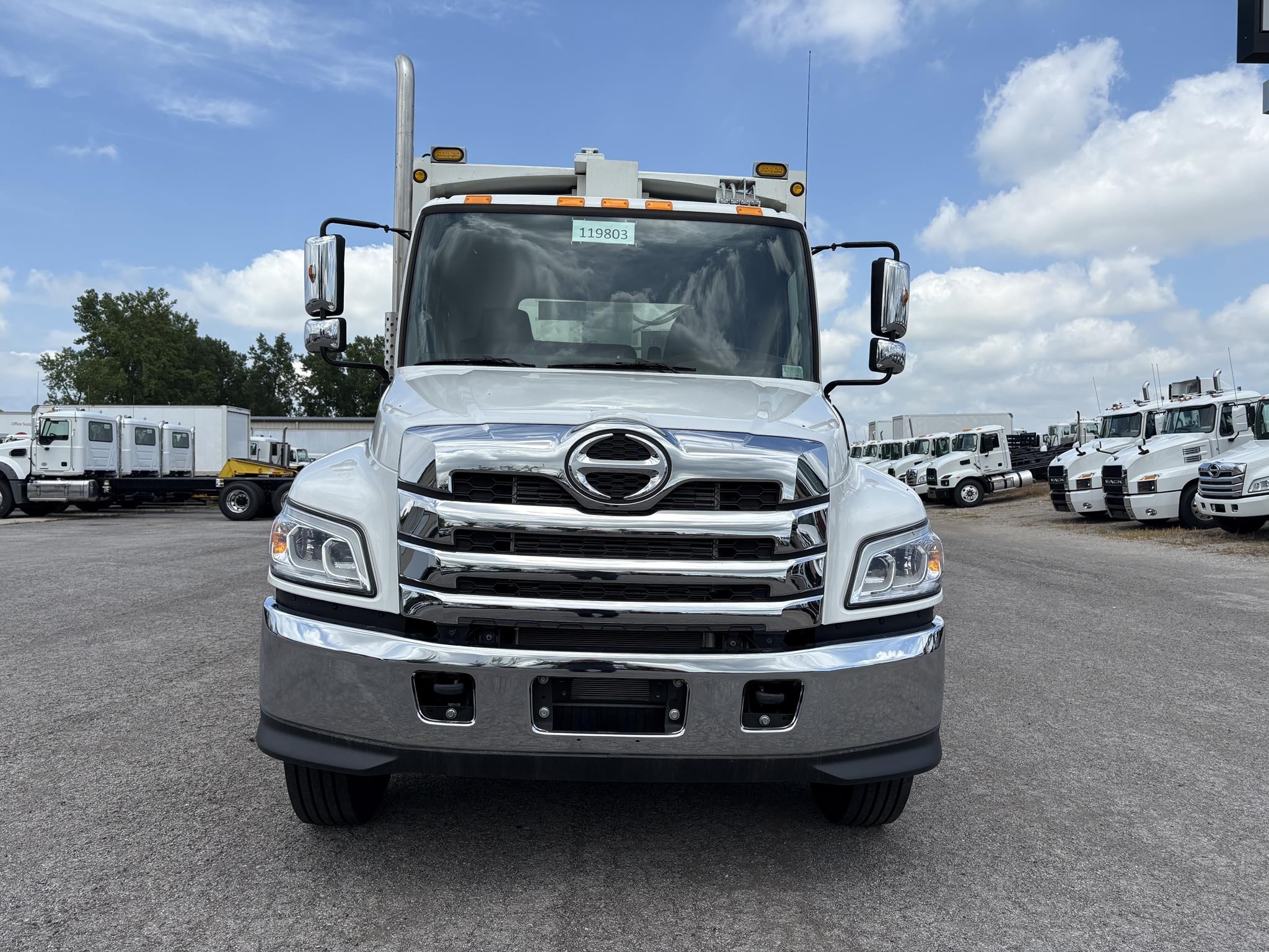 2024 HINO L7 - image 5 of 6