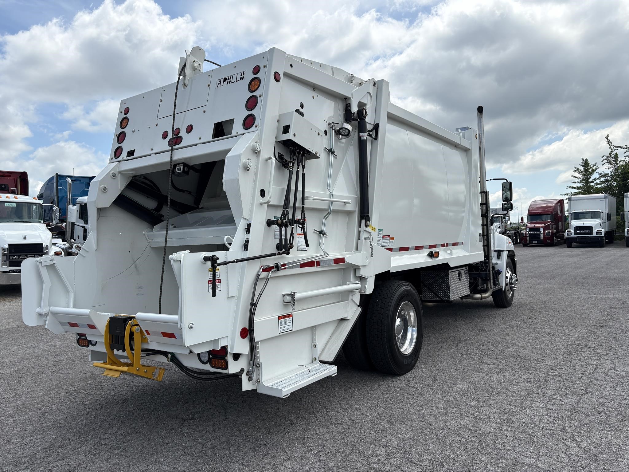 2024 HINO L7 - image 6 of 6