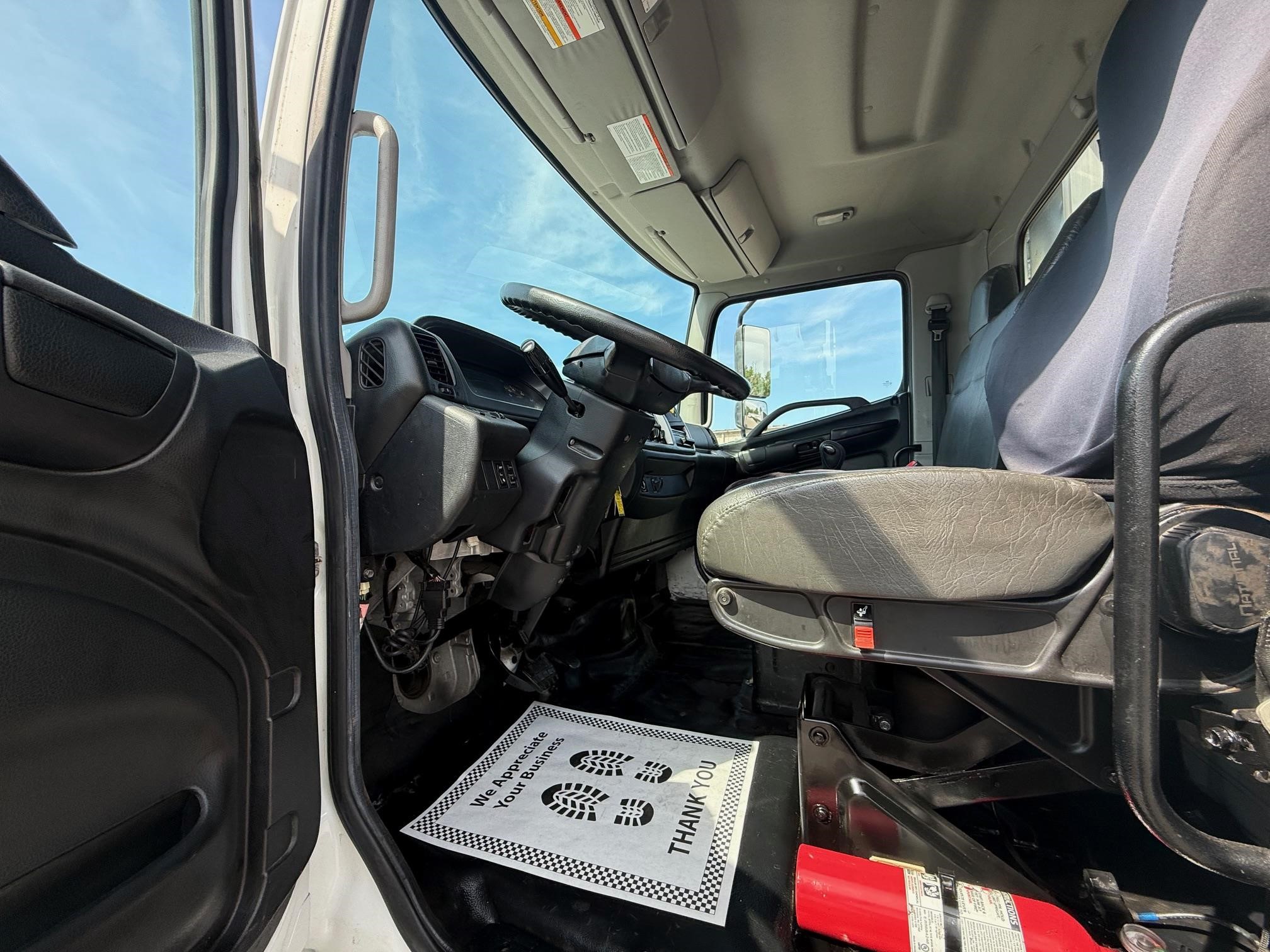 2020 HINO 338 - image 3 of 6