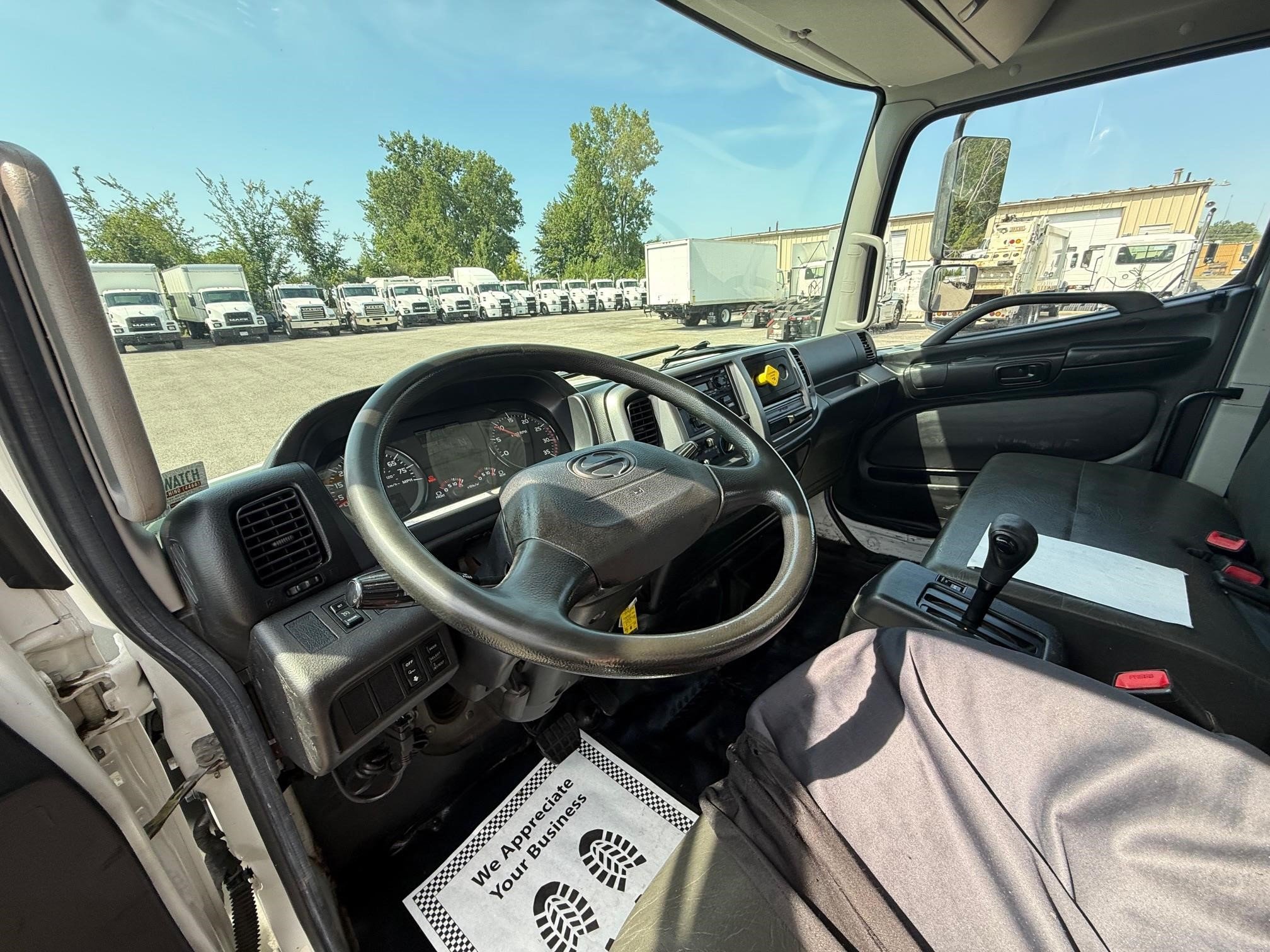 2020 HINO 338 - image 4 of 6