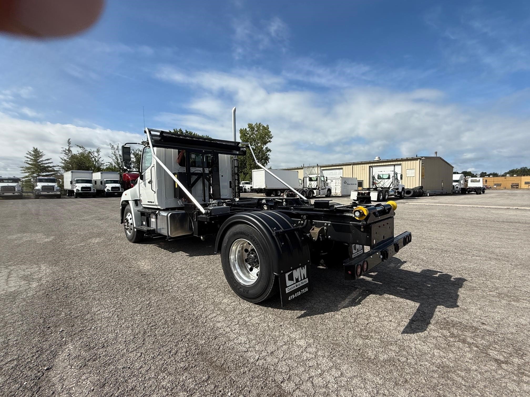 2024 HINO L6 - image 5 of 6