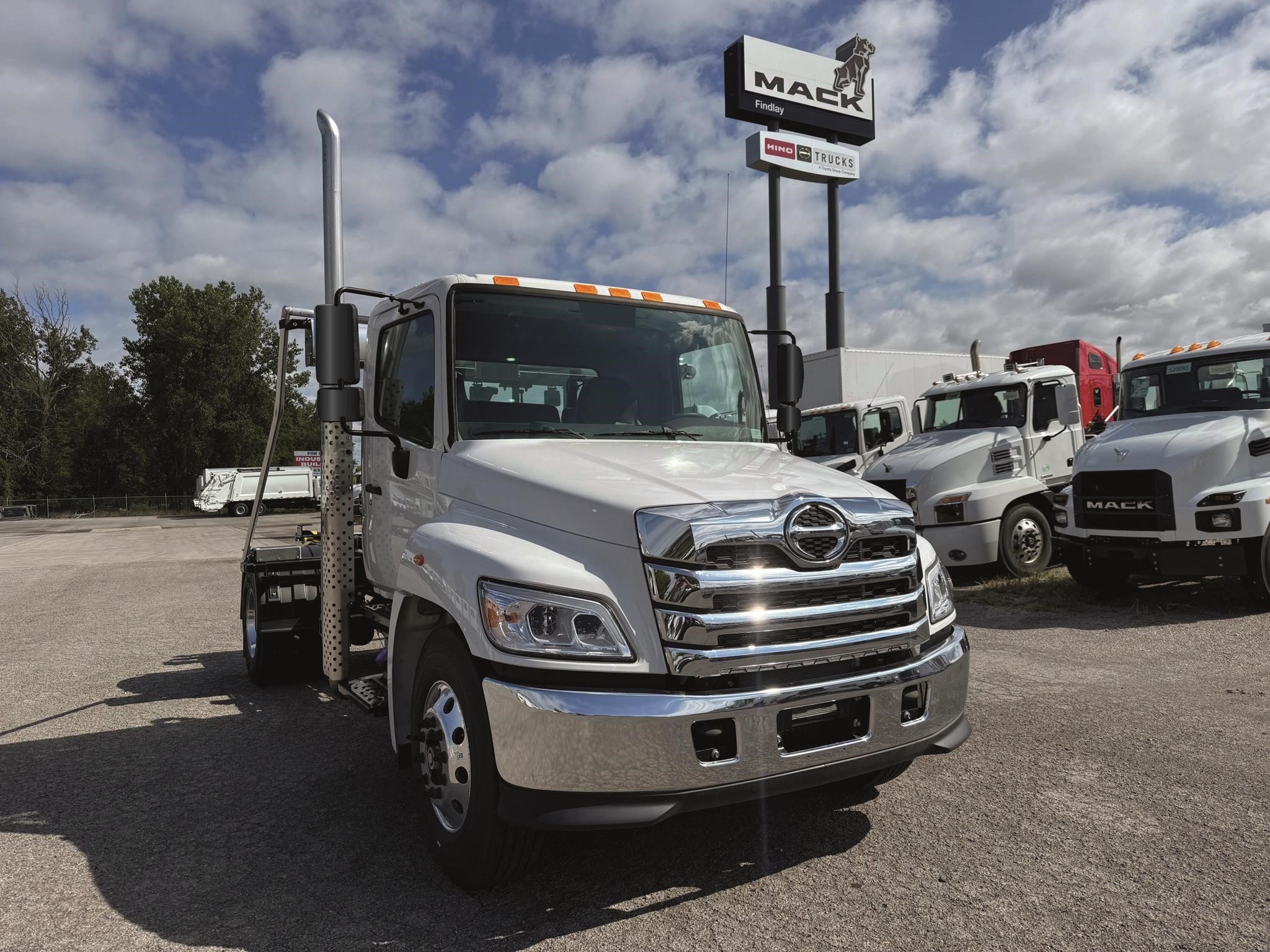 2024 HINO L6 - image 1 of 6