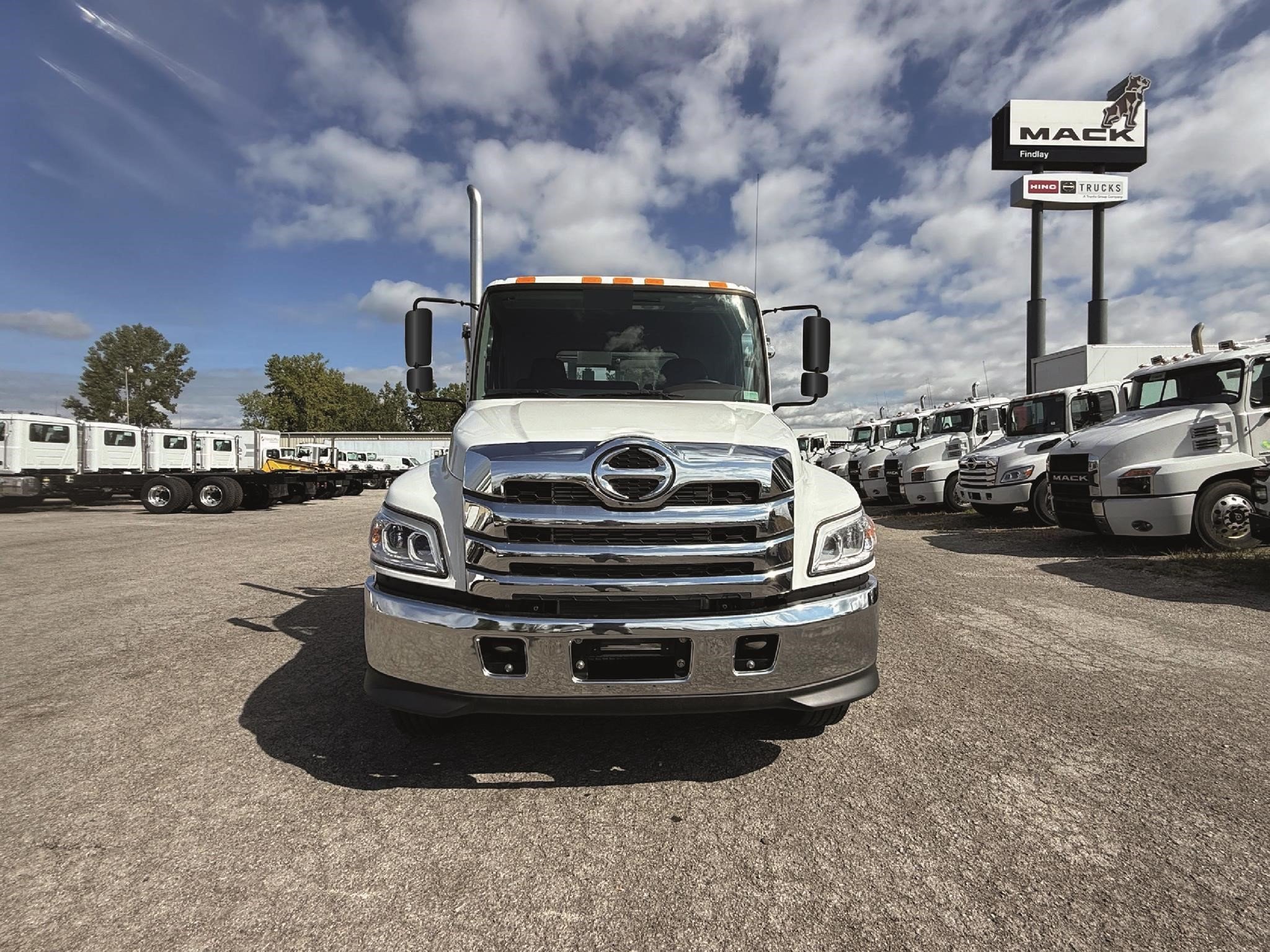 2024 HINO L6 - image 4 of 6