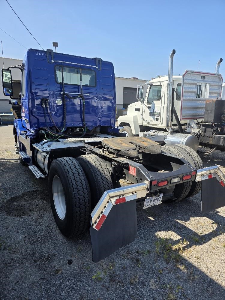 2017 VOLVO VNL42T300 2017 VOLVO VNL42T300 - image 6 of 6