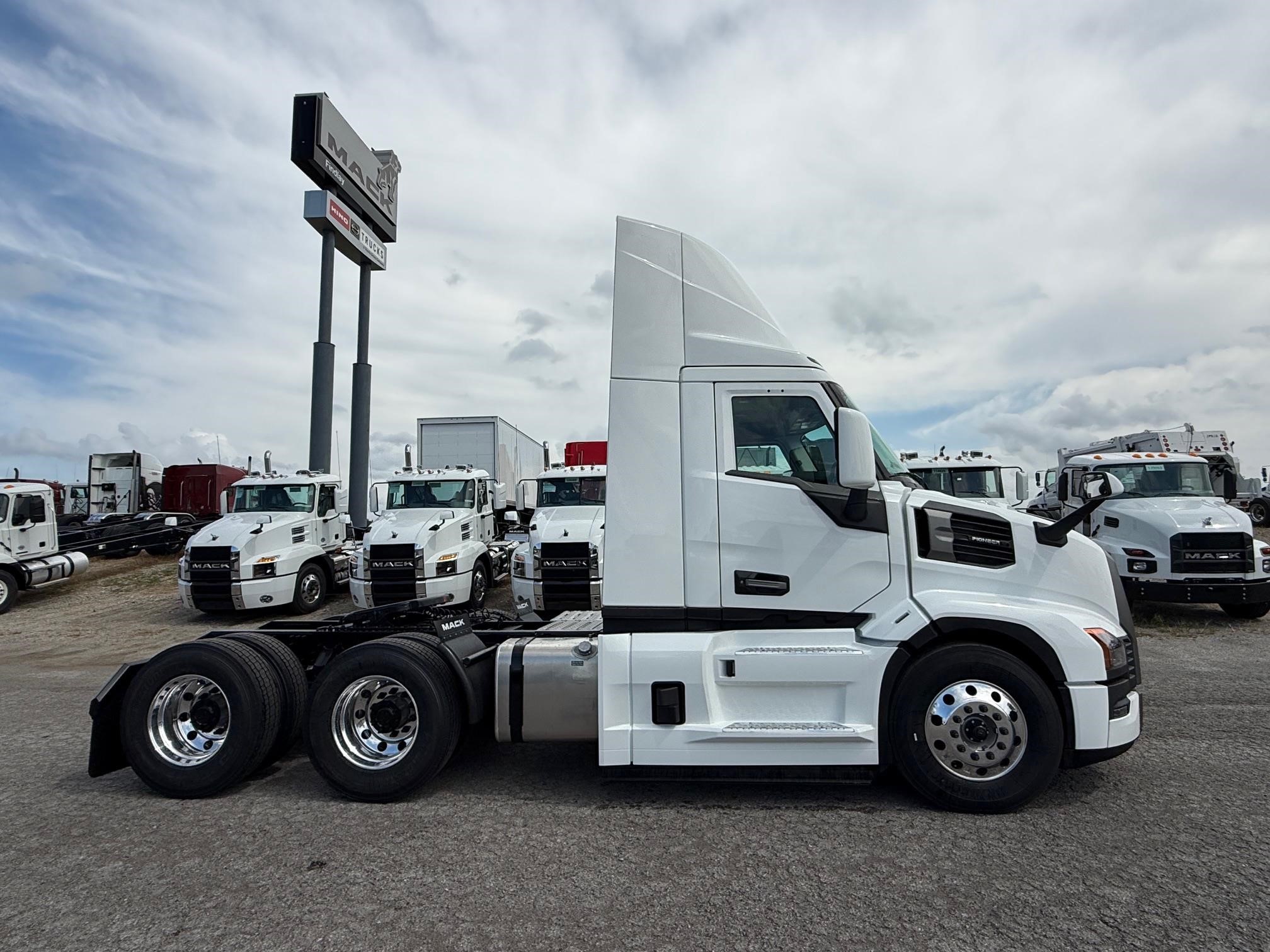 2026 MACK PIONEER 64T - image 2 of 6