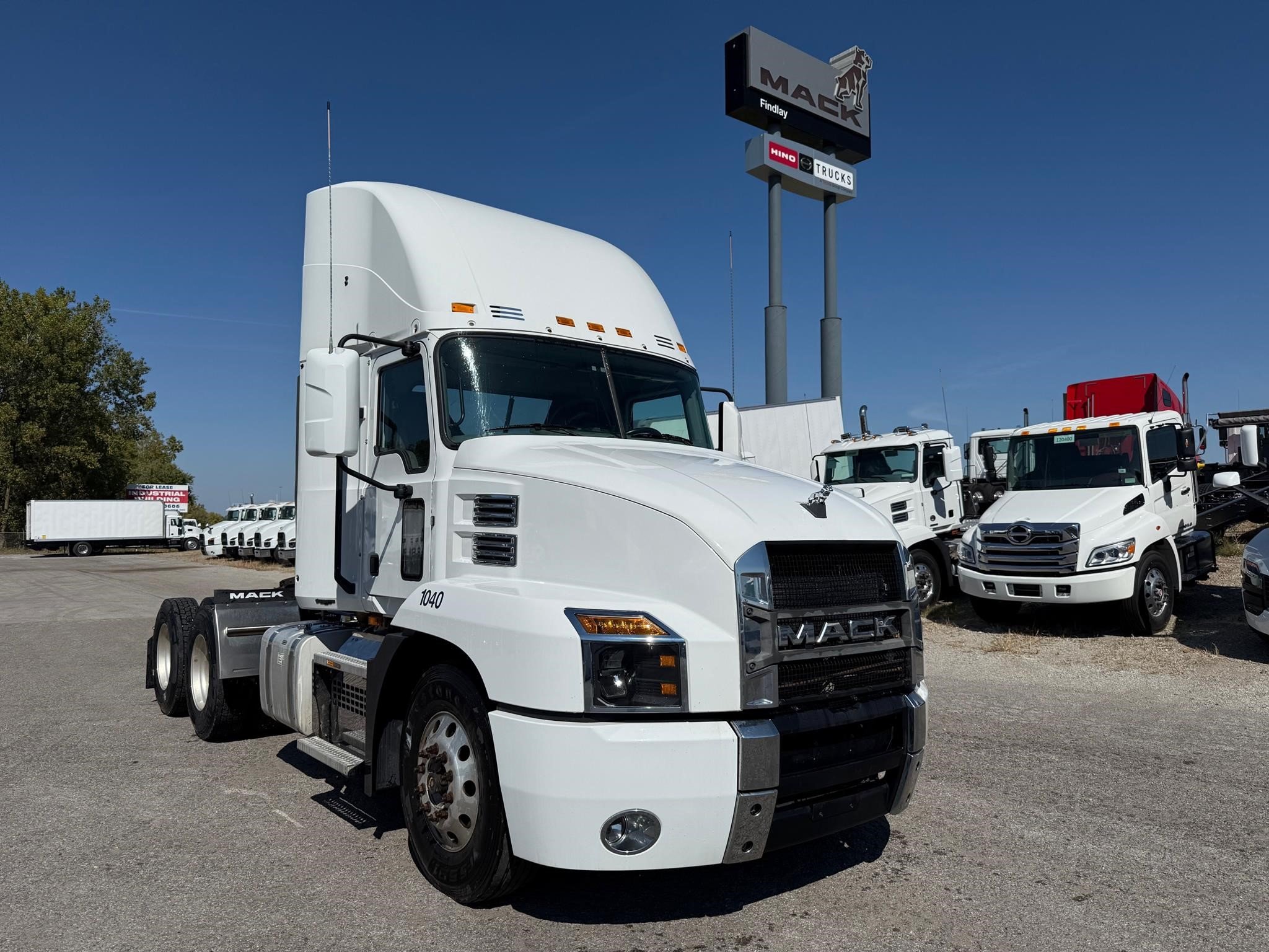 2020 MACK ANTHEM 64T - image 2 of 6