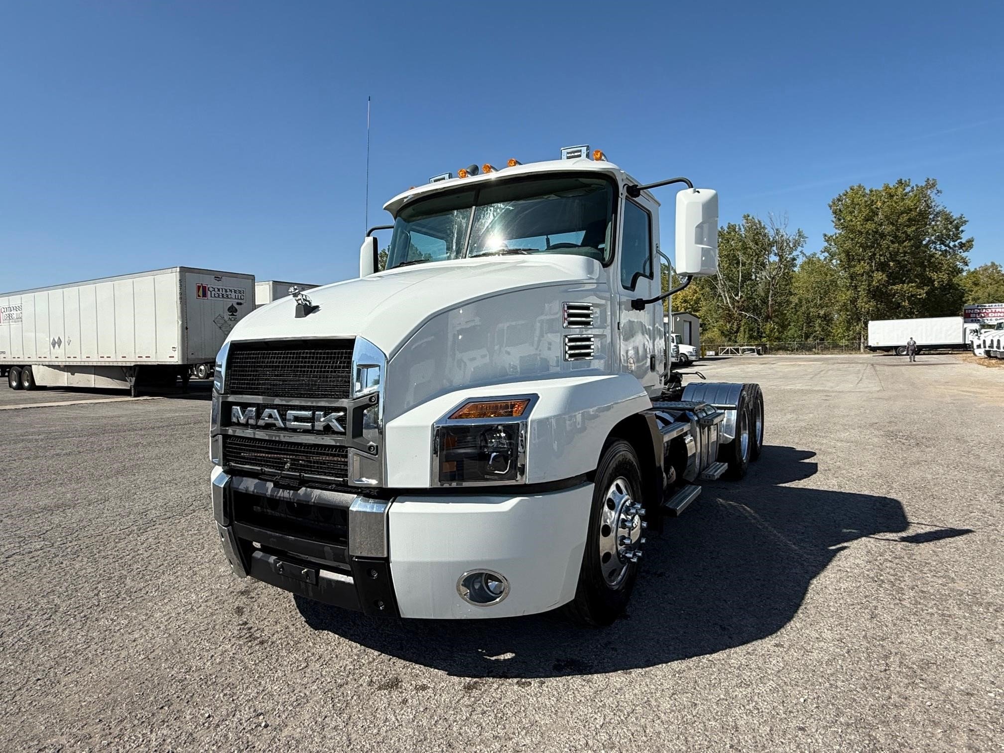 2019 MACK ANTHEM 64T - image 3 of 6