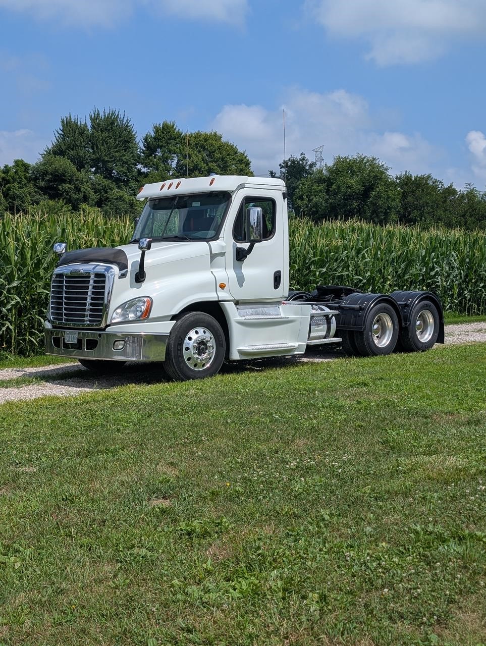 2016 FREIGHTLINER CASCADIA 125 2016 FREIGHTLINER CASCADIA 125 - image 1 of 6