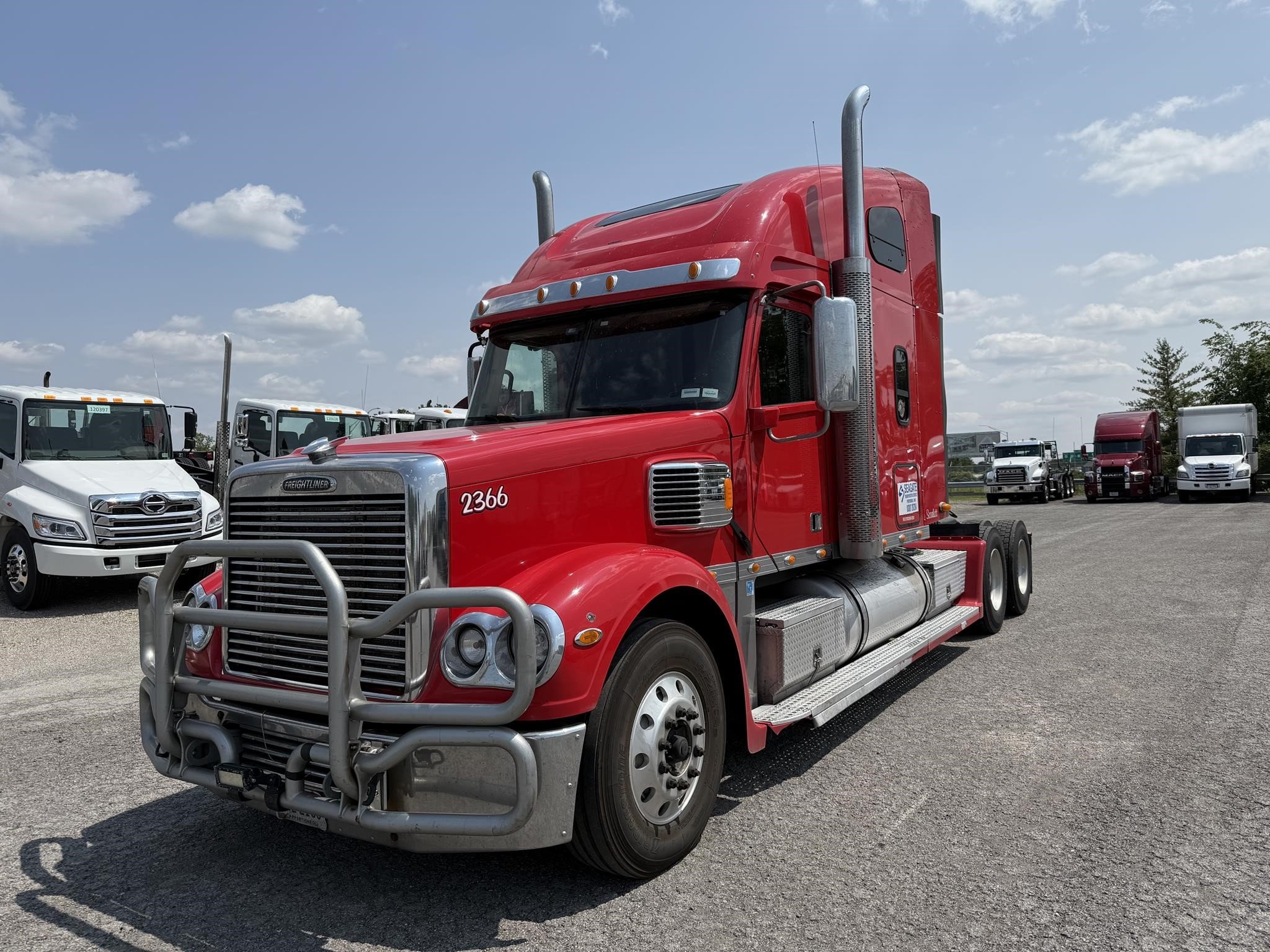 2017 FREIGHTLINER COLUMBIA 120 - image 1 of 6