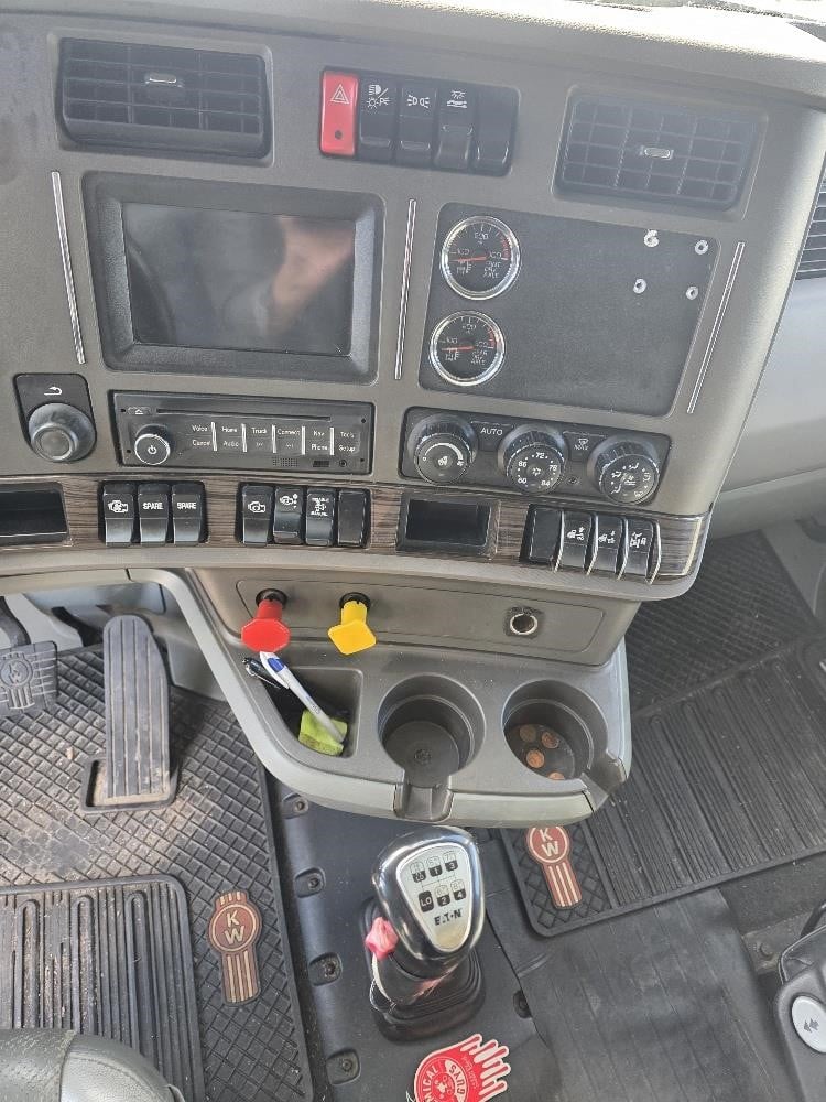 2015 KENWORTH T680 10014079573 2015 KENWORTH T680 10014079573