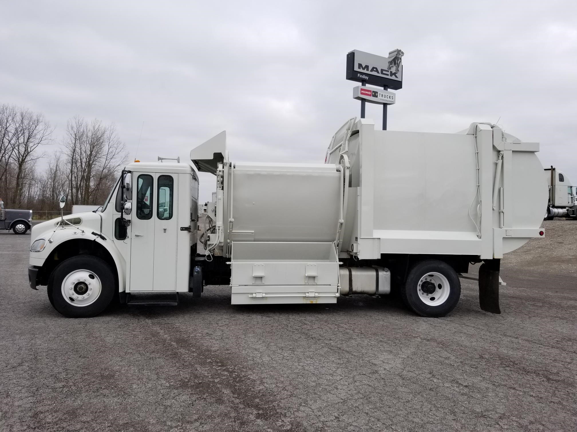 2011 FREIGHTLINER BUSINESS CLASS M2 112 - image 6 of 6