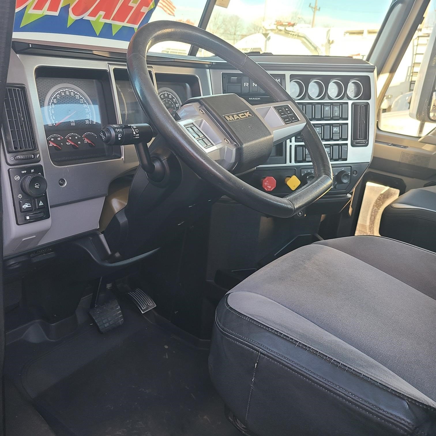 2019 MACK ANTHEM 64T 2019 MACK ANTHEM 64T - image 2 of 6