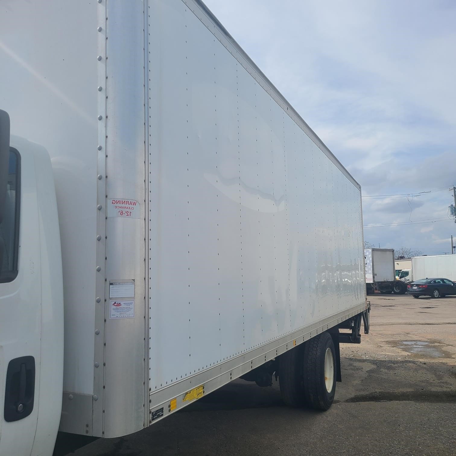 2018 INTERNATIONAL DURASTAR 4300 - image 3 of 6