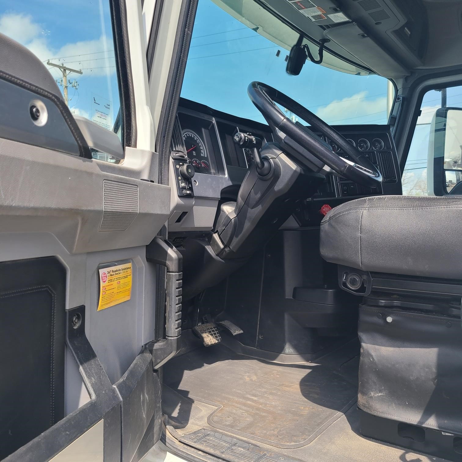 2020 MACK ANTHEM 64T - image 5 of 6