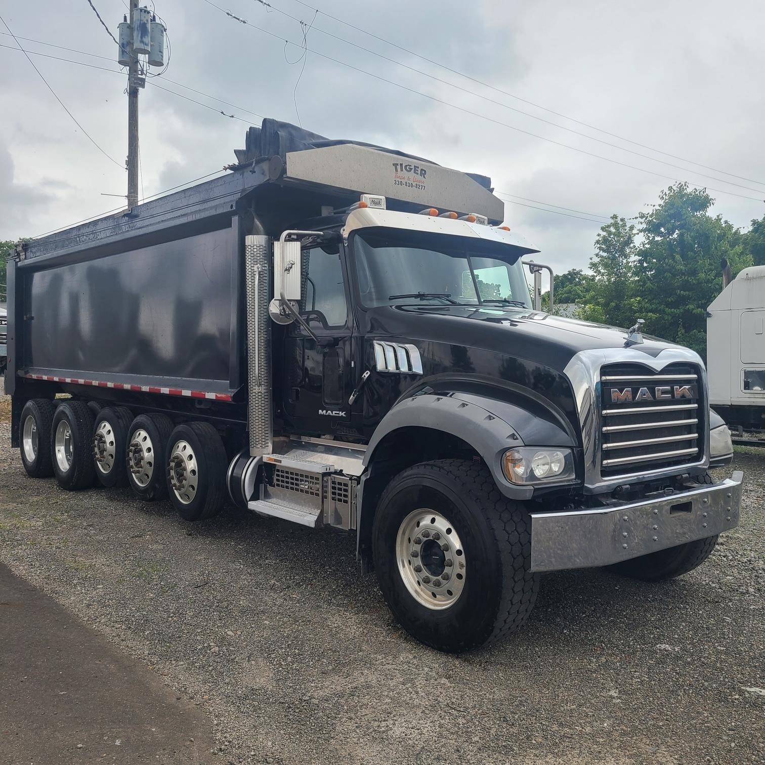 2018 MACK GRANITE GU713 - image 2 of 6
