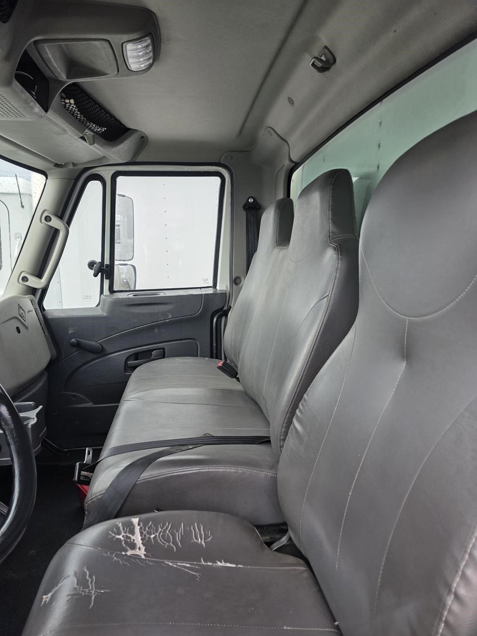 2016 INTERNATIONAL DURASTAR 4300 - image 4 of 6