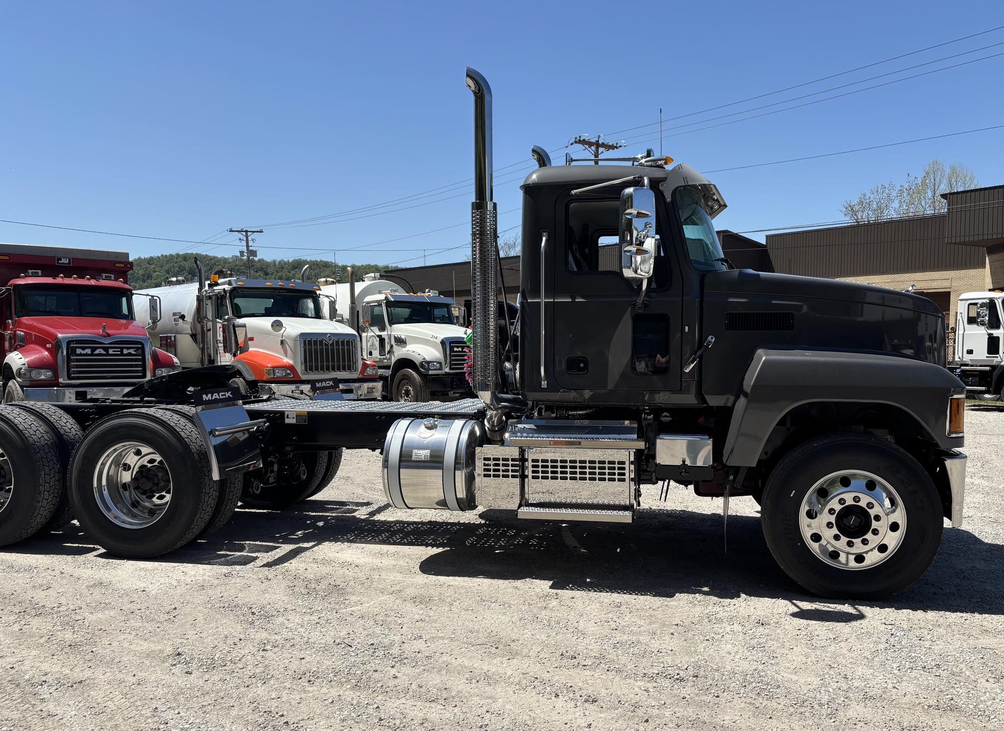 2026 MACK PINNACLE 64T - image 1 of 6