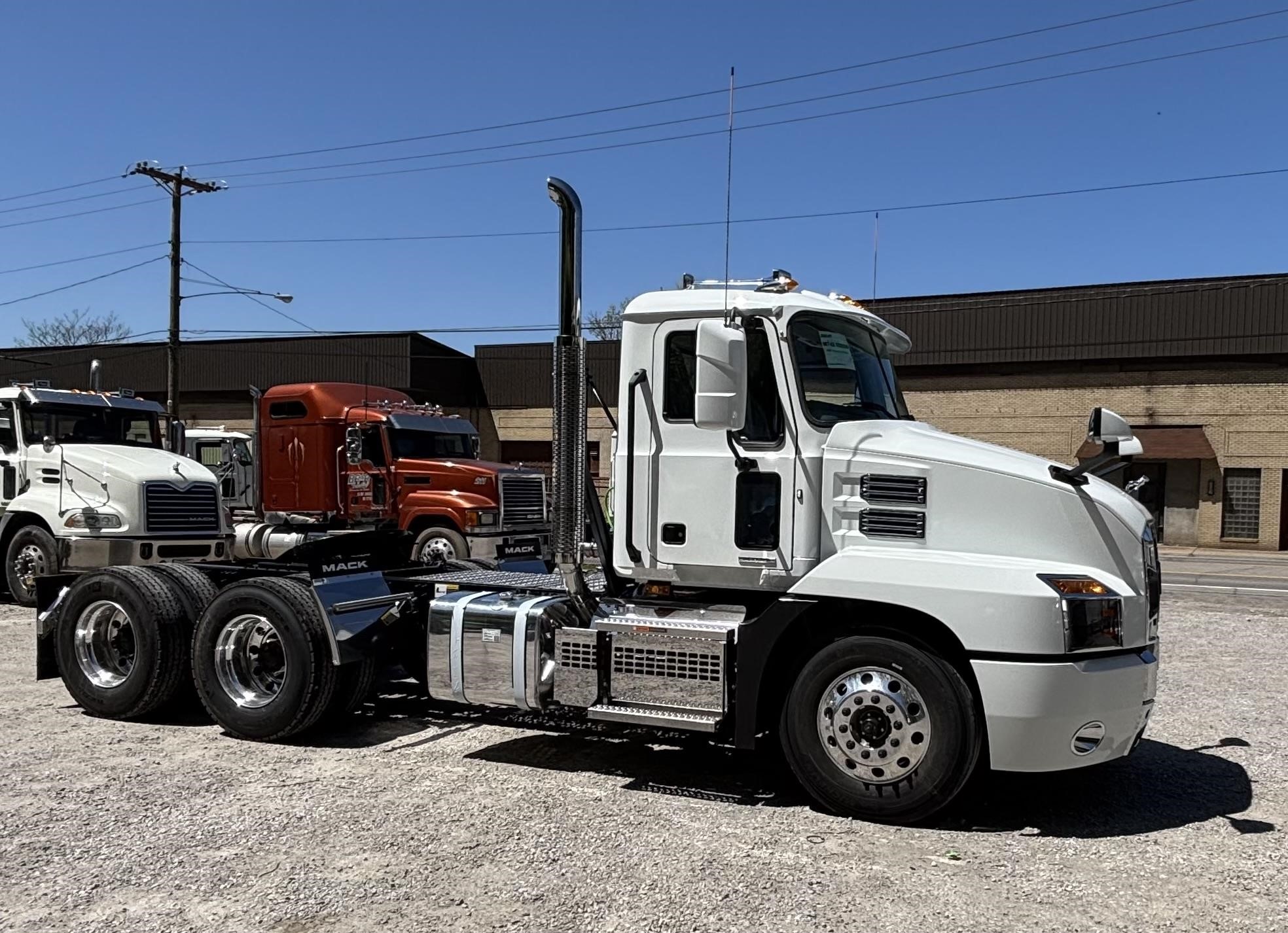 2026 MACK ANTHEM 64T - image 2 of 6