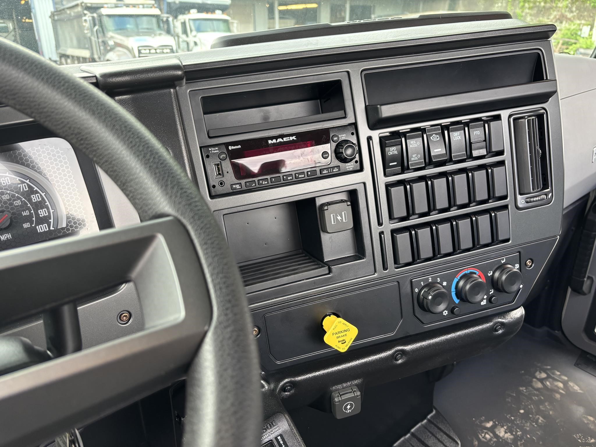 2025 MACK MD7 2025 MACK MD7 - image 5 of 6