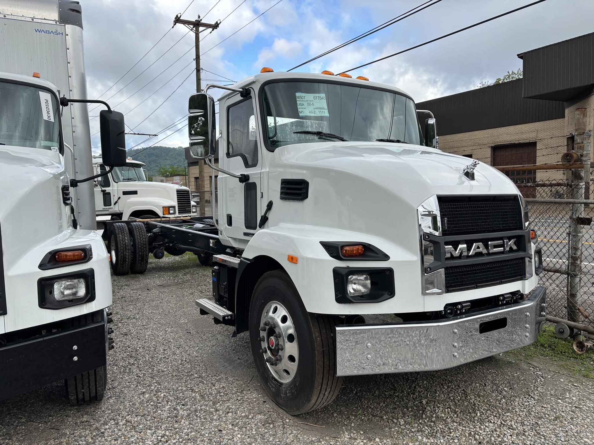 2025 MACK MD7 2025 MACK MD7 - image 2 of 6