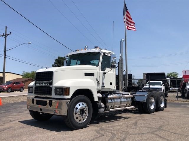 2026 MACK PINNACLE 64T - image 2 of 6