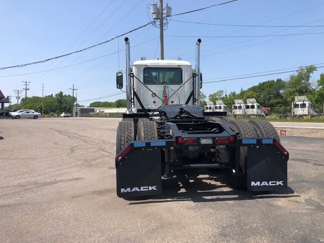 2026 MACK PINNACLE 64T - image 4 of 6
