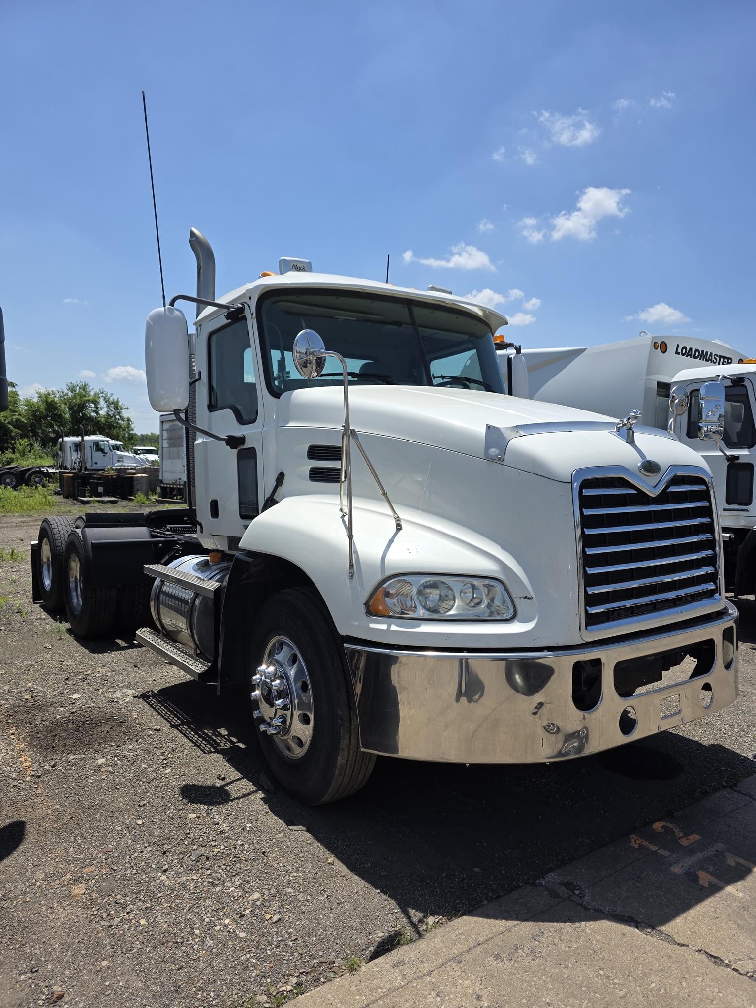 2007 MACK VISION CXN613 - image 1 of 6