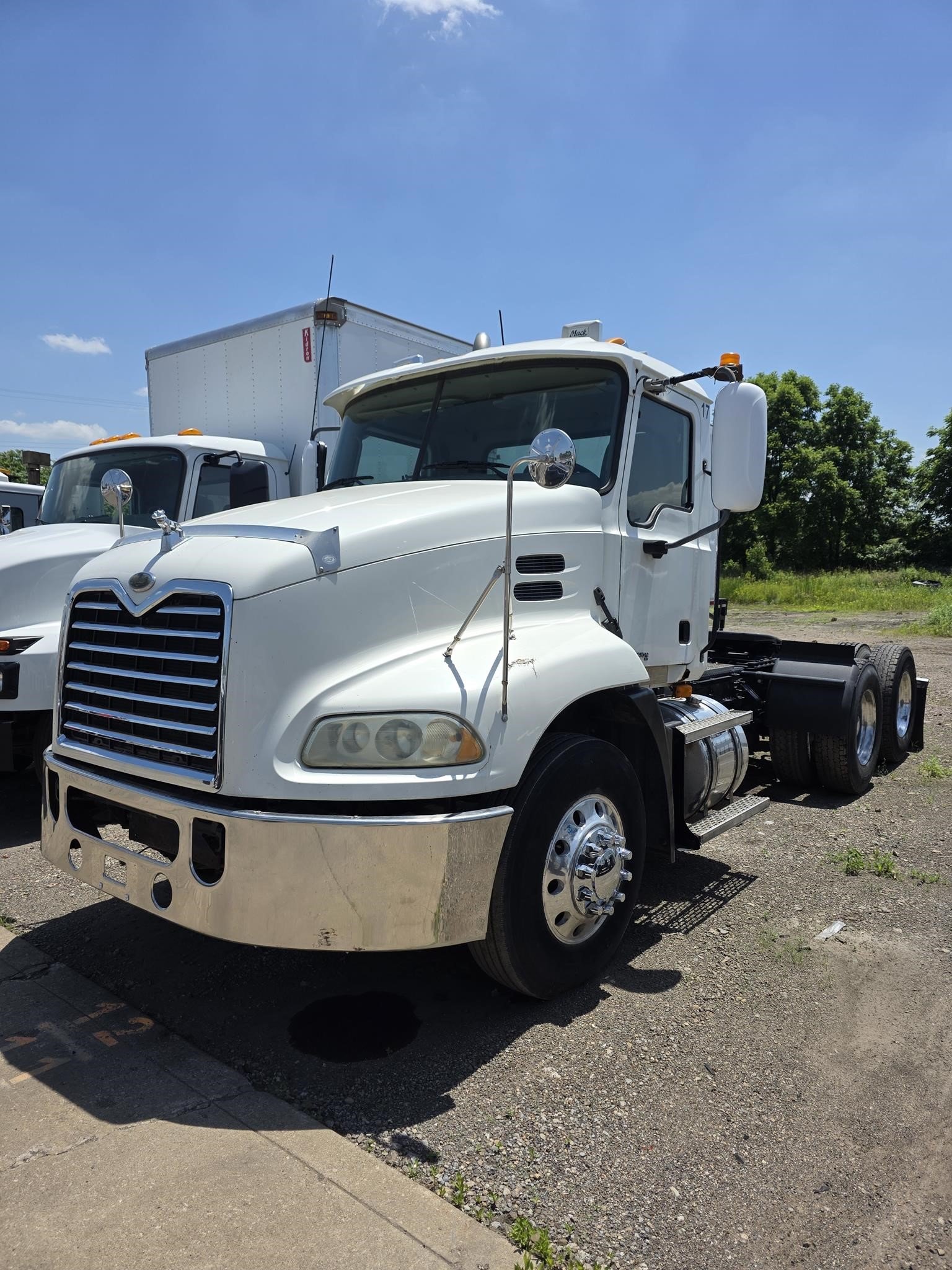 2007 MACK VISION CXN613 - image 2 of 6