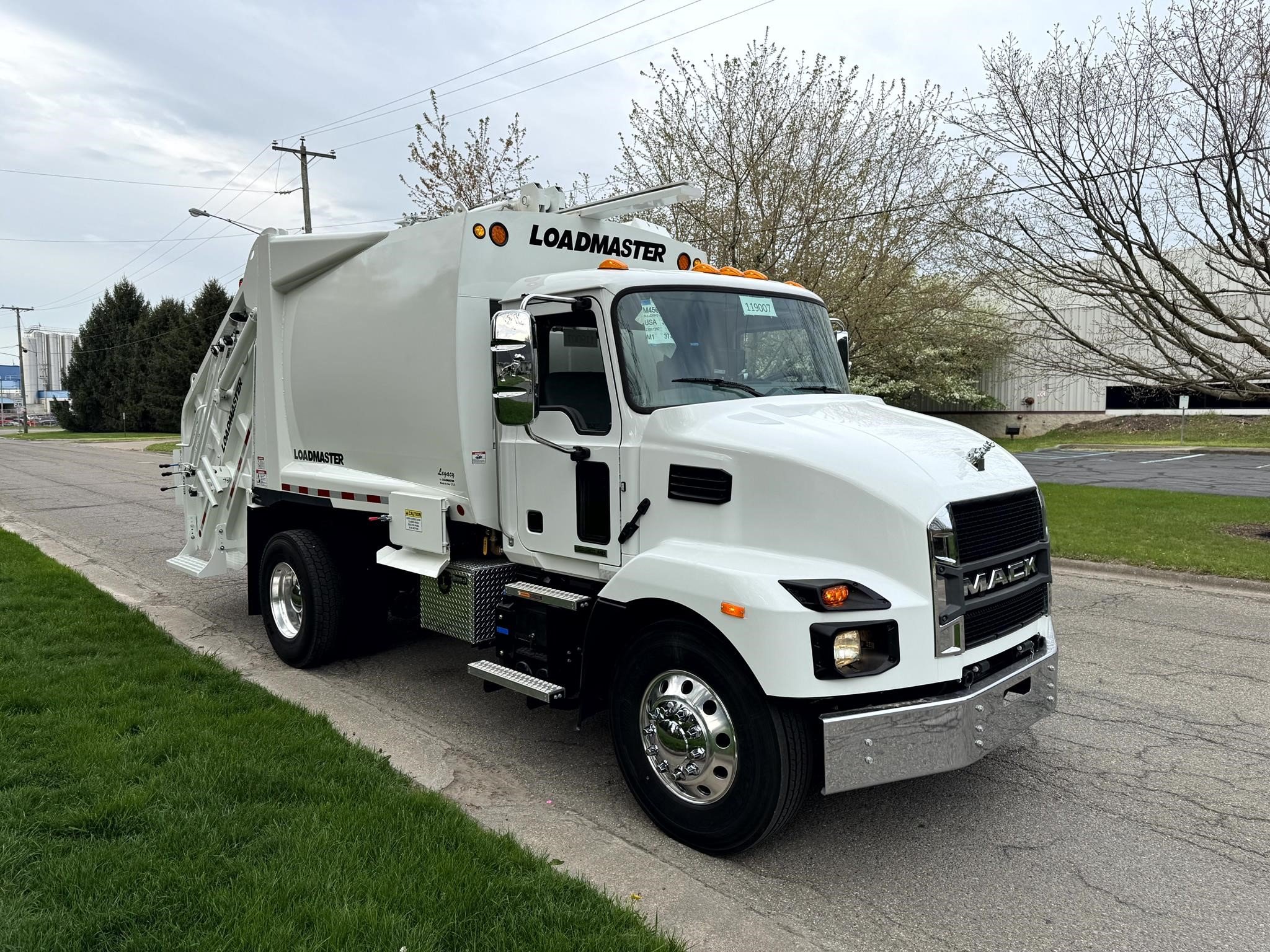 2025 MACK MD6 - image 1 of 6