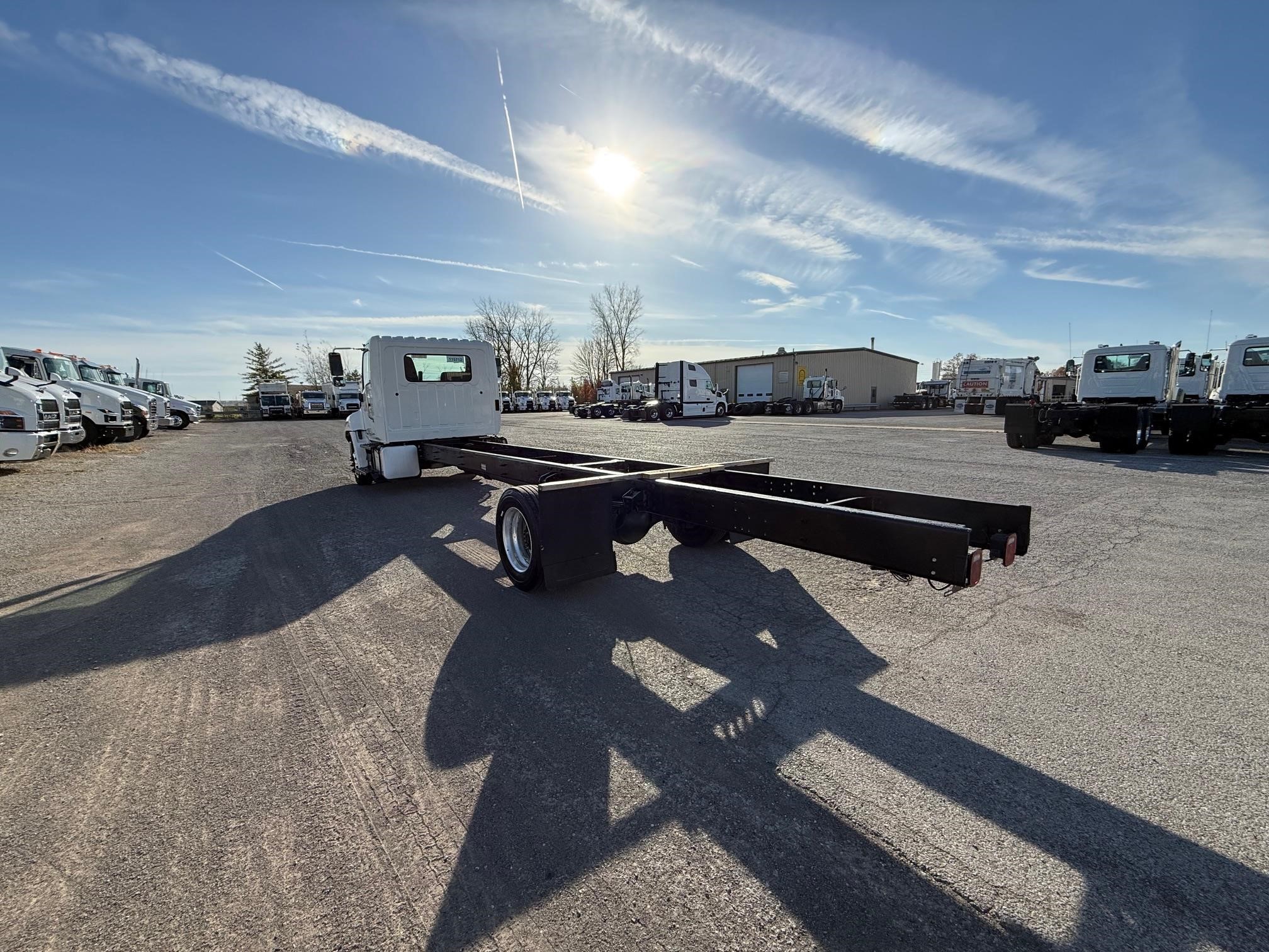 2020 HINO 268 - image 5 of 6