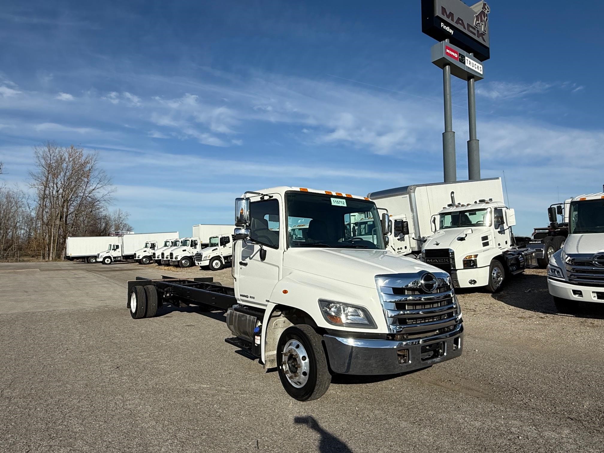 2020 HINO 268 - image 2 of 6