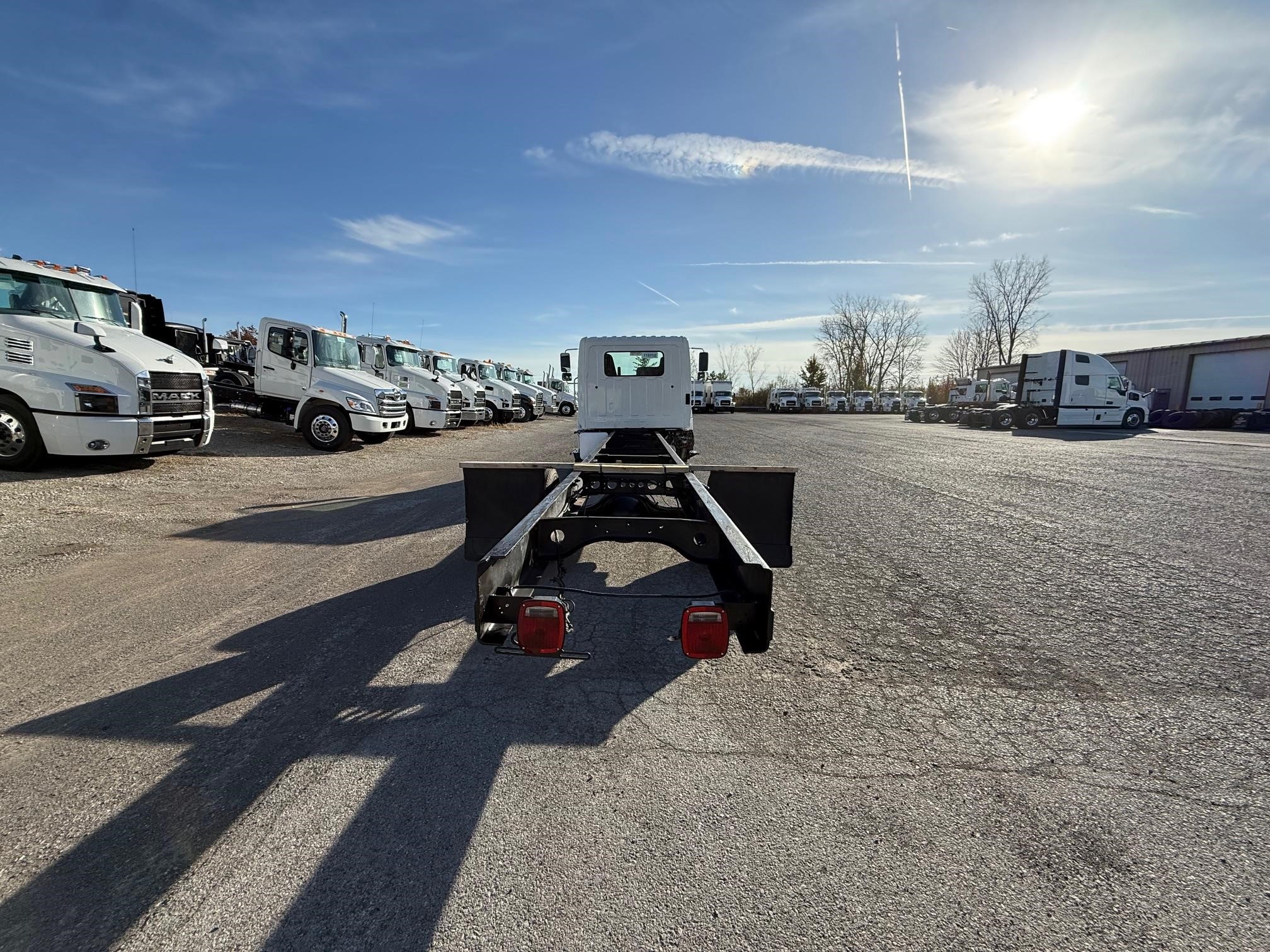 2020 HINO 268 - image 4 of 6