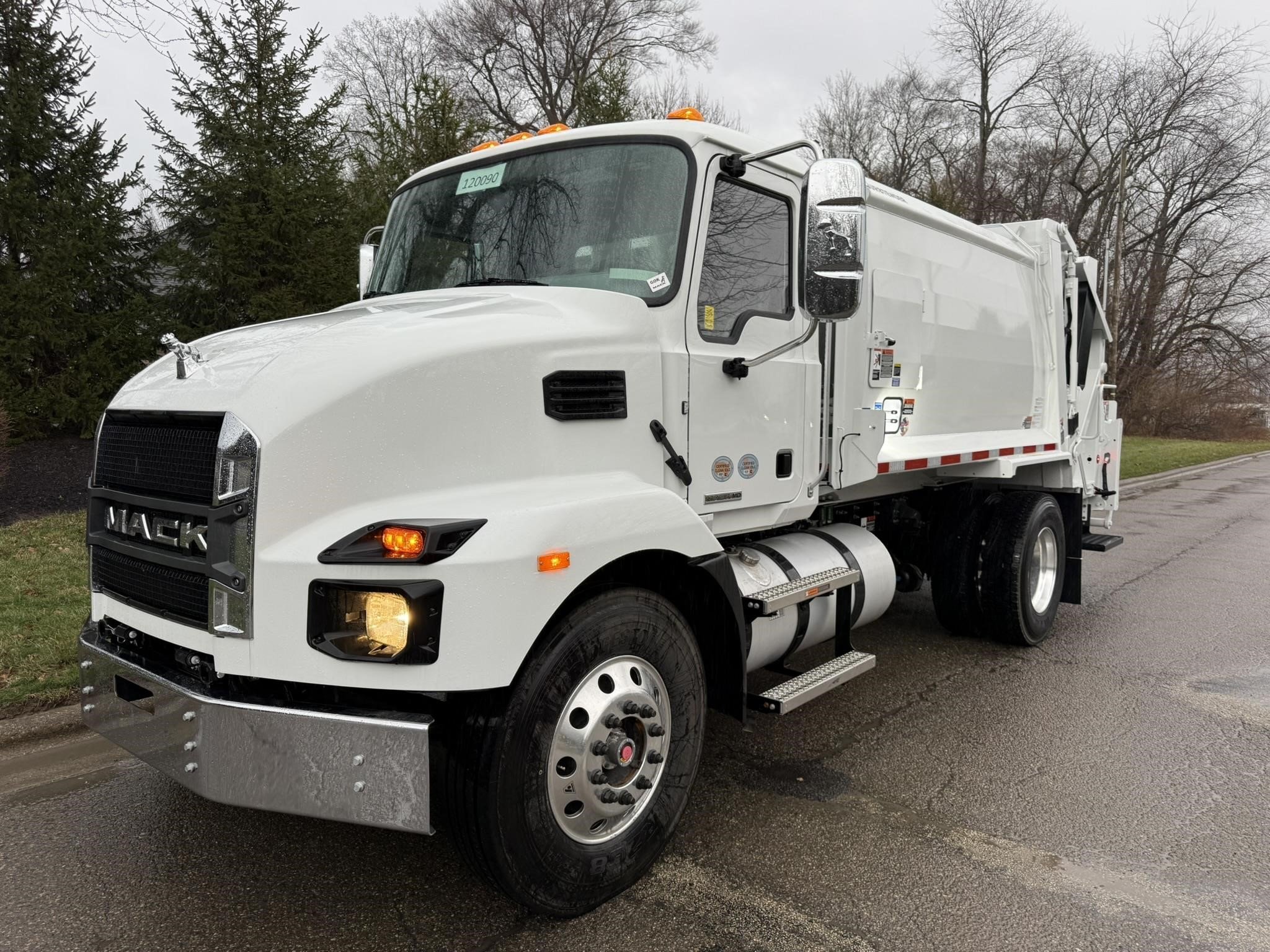 2025 MACK MD6 - image 1 of 6