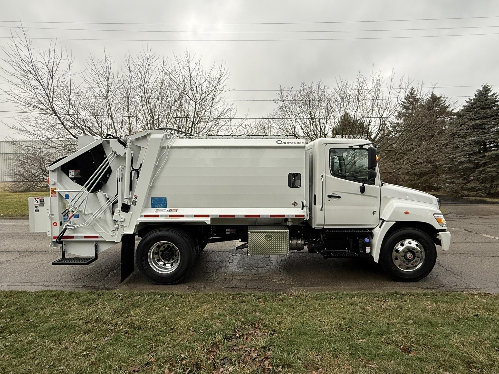 2025 HINO L6 2025 HINO L6 - image 2 of 6