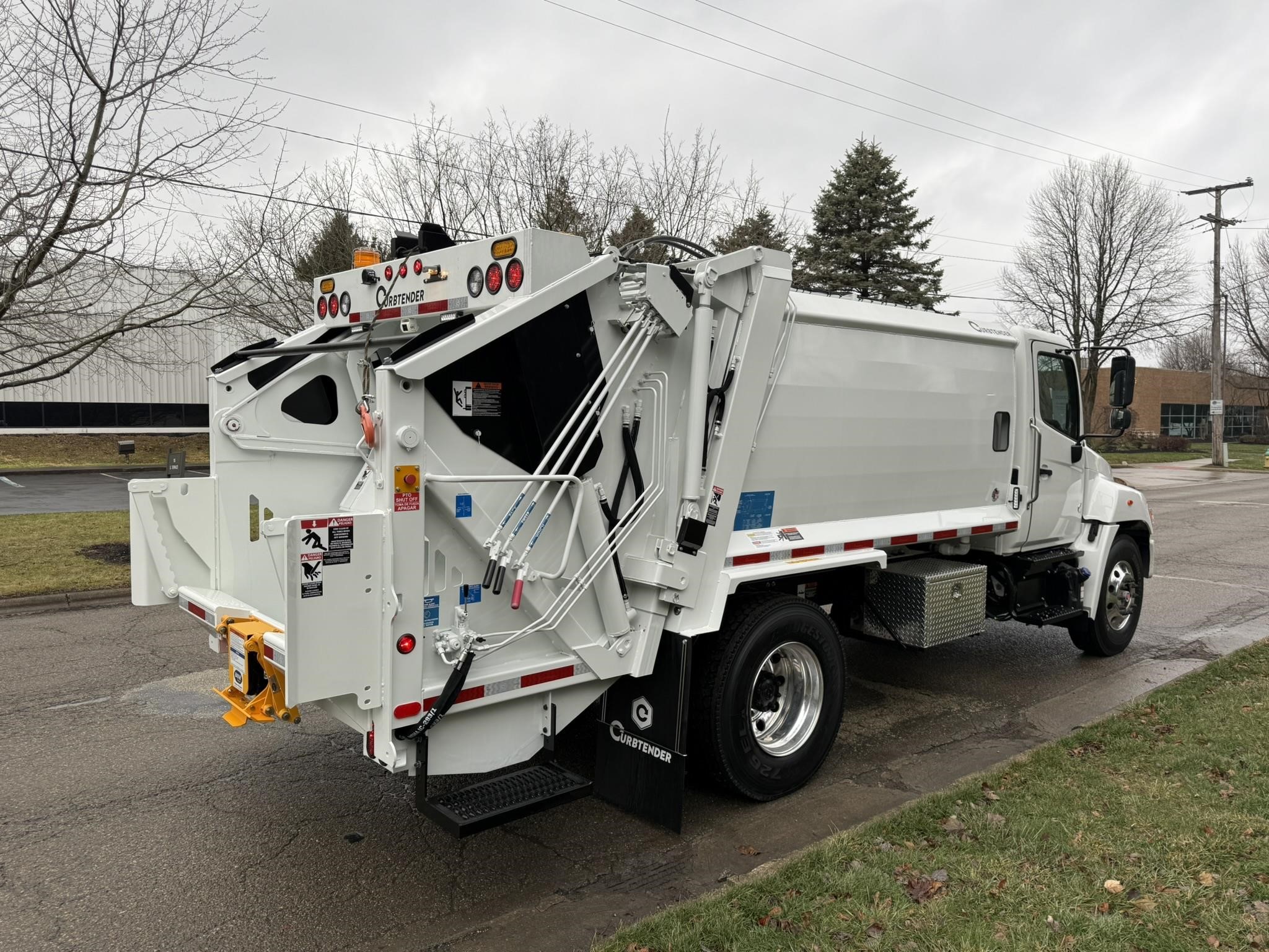 2025 HINO L6 2025 HINO L6 - image 3 of 6