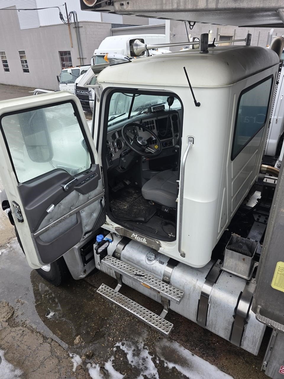 2015 MACK GRANITE GU713 11000065100 2015 MACK GRANITE GU713 11000065100