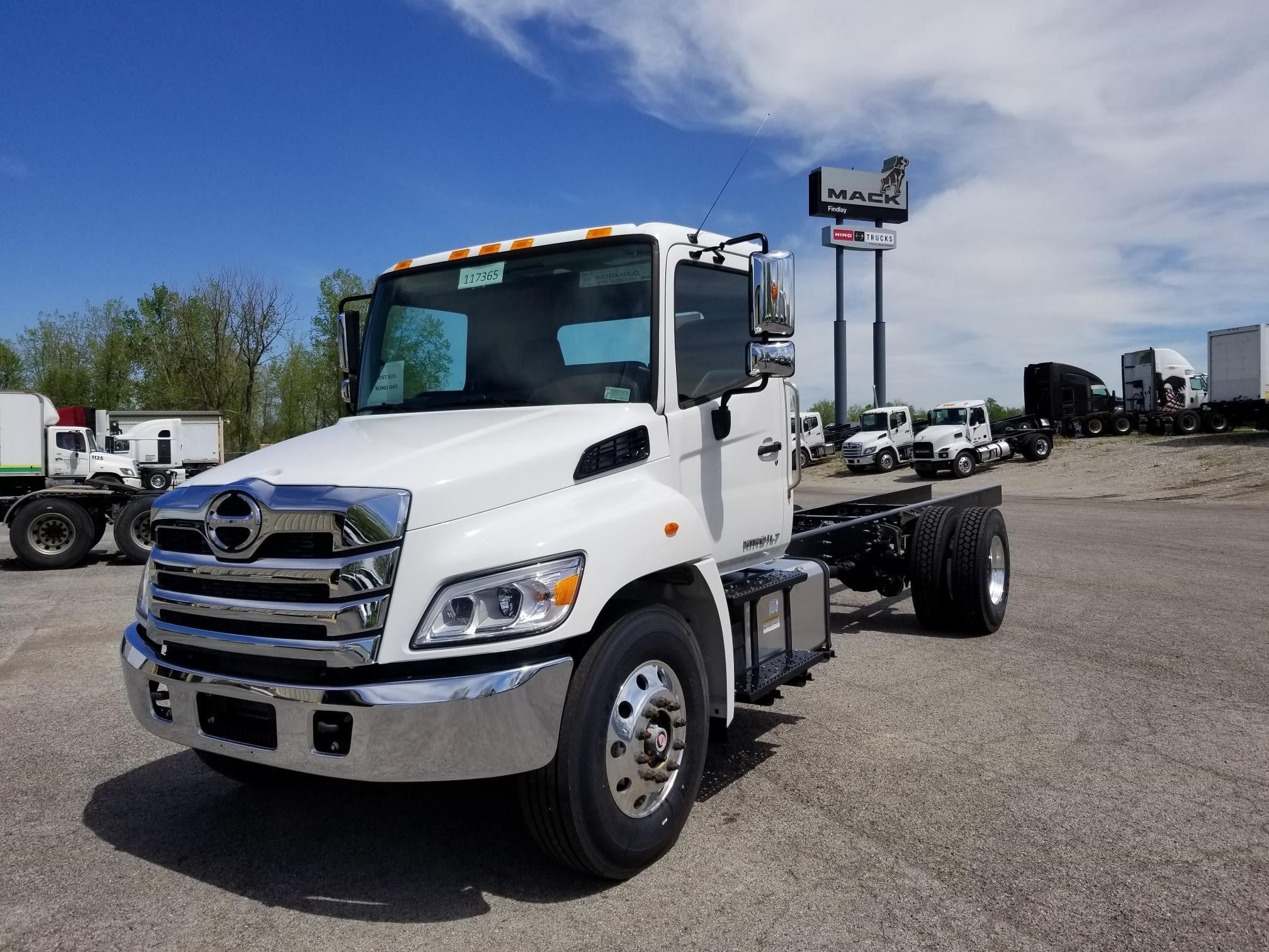 2025 HINO L7 - image 2 of 6