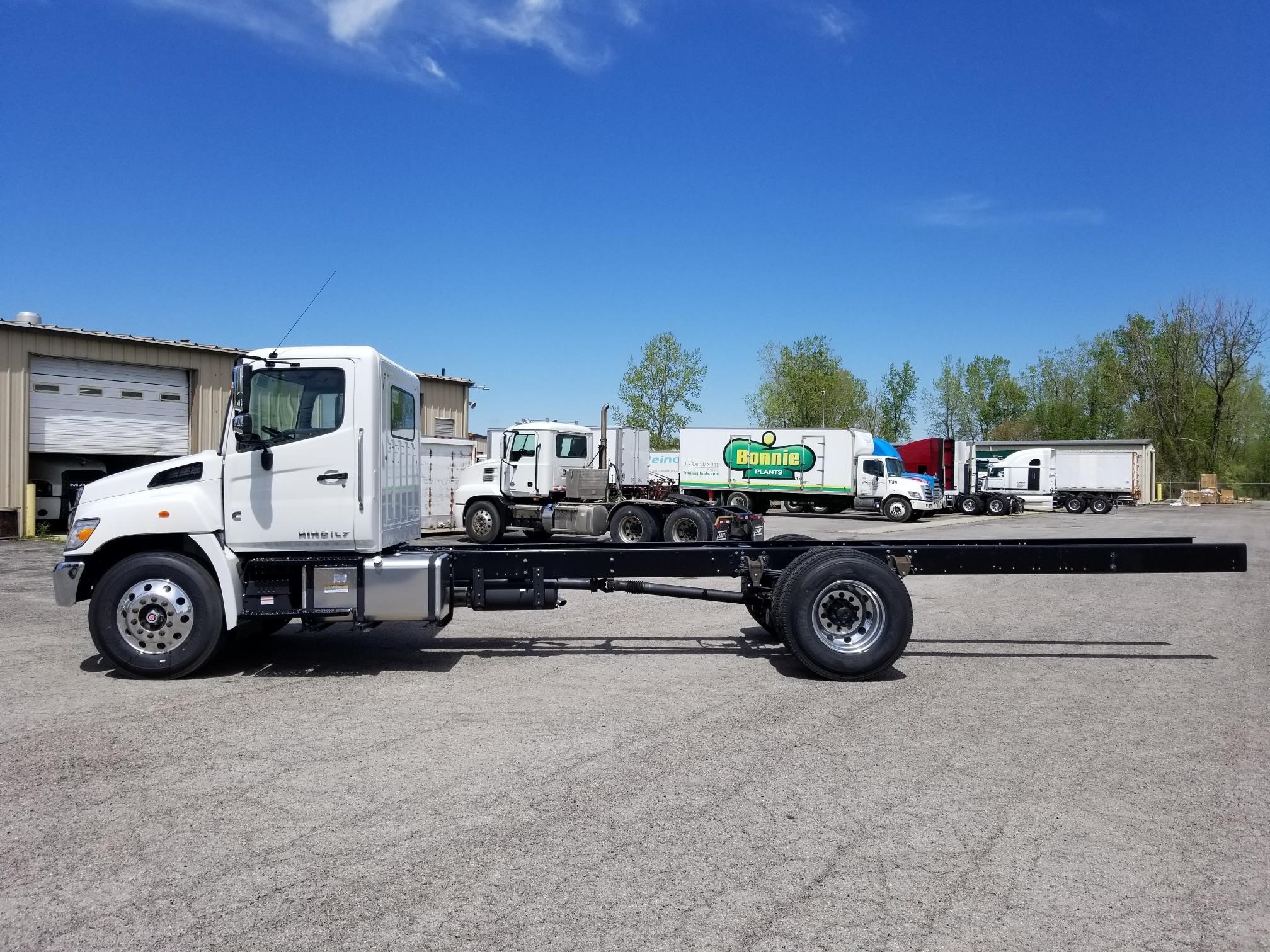 2025 HINO L7 - image 3 of 6