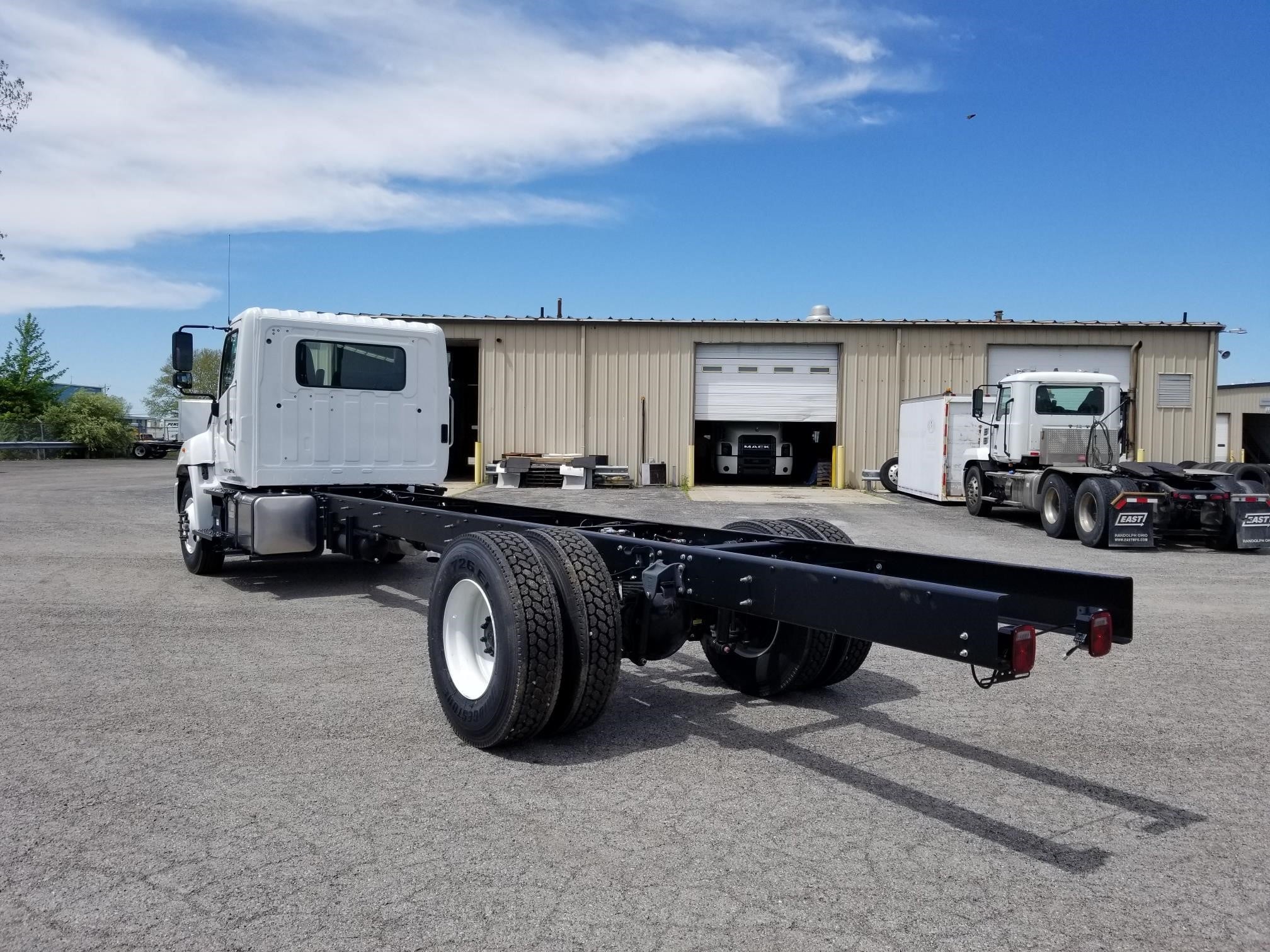 2025 HINO L6 - image 5 of 6