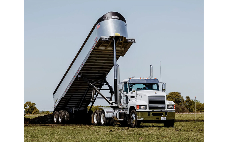 Mack Trucks Pinnacle - image 2 of 6