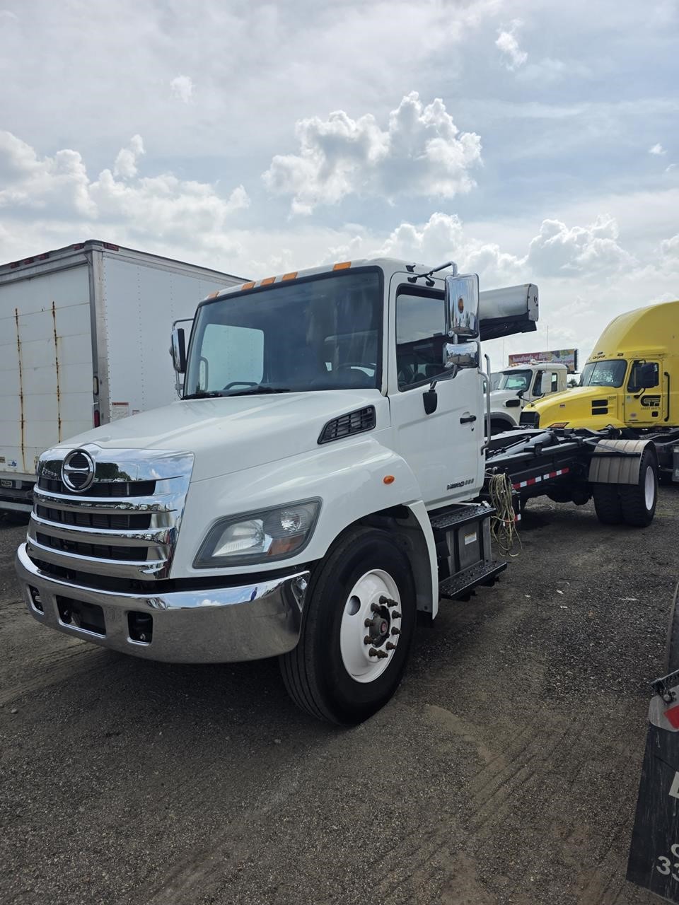 2019 HINO 338 2019 HINO 338 - image 4 of 6