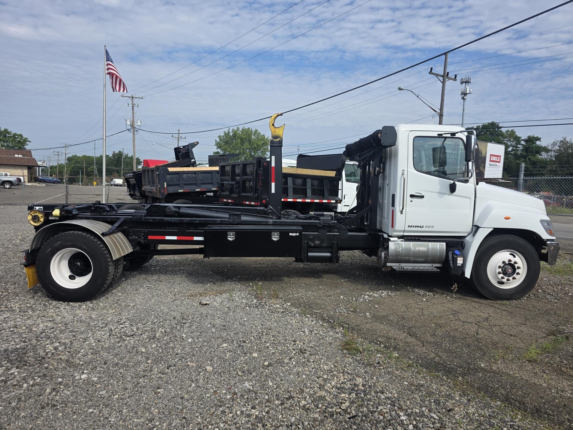 2019 HINO 338 2019 HINO 338 - image 2 of 6