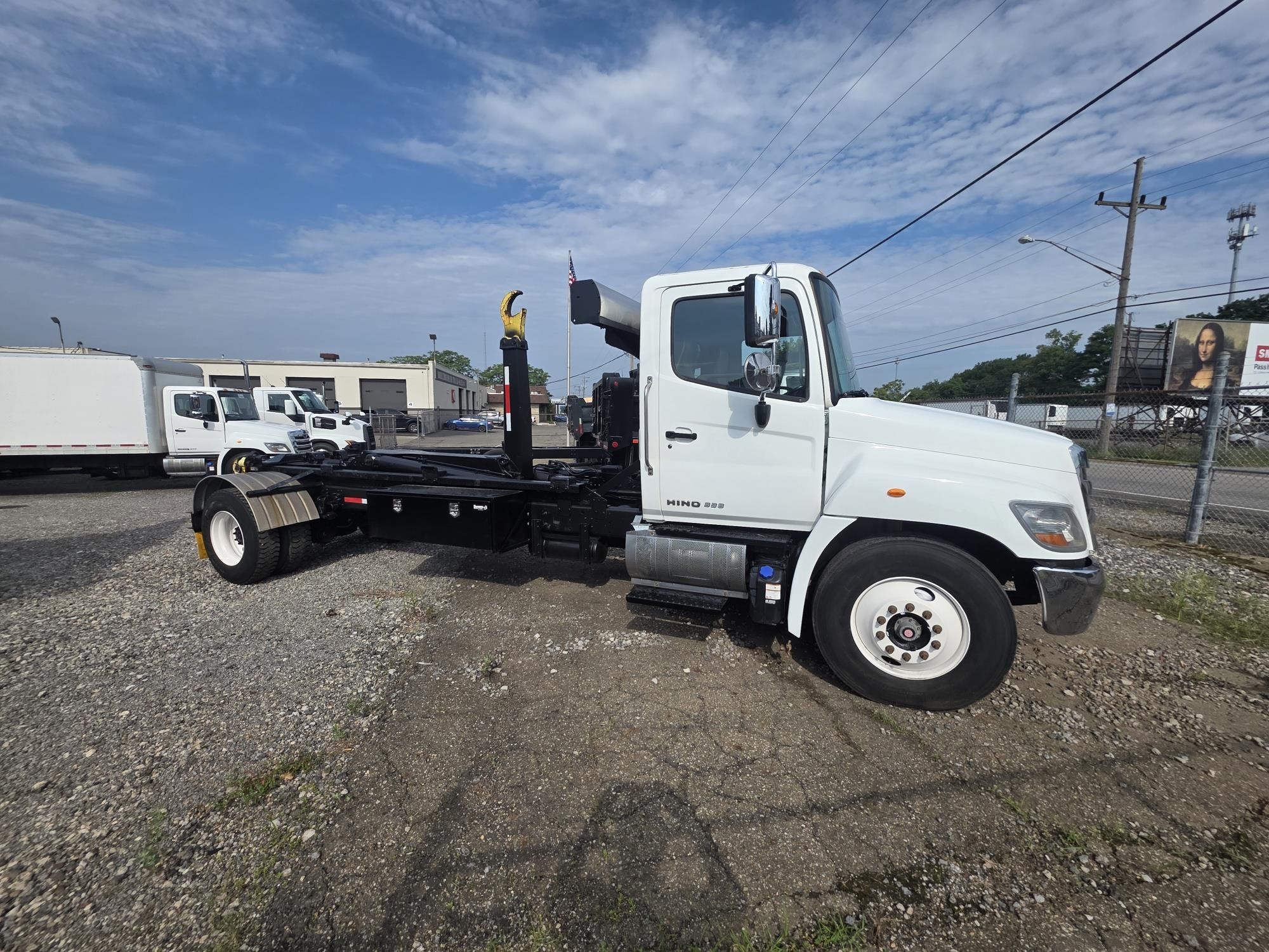 2019 HINO 338 2019 HINO 338 - image 1 of 6