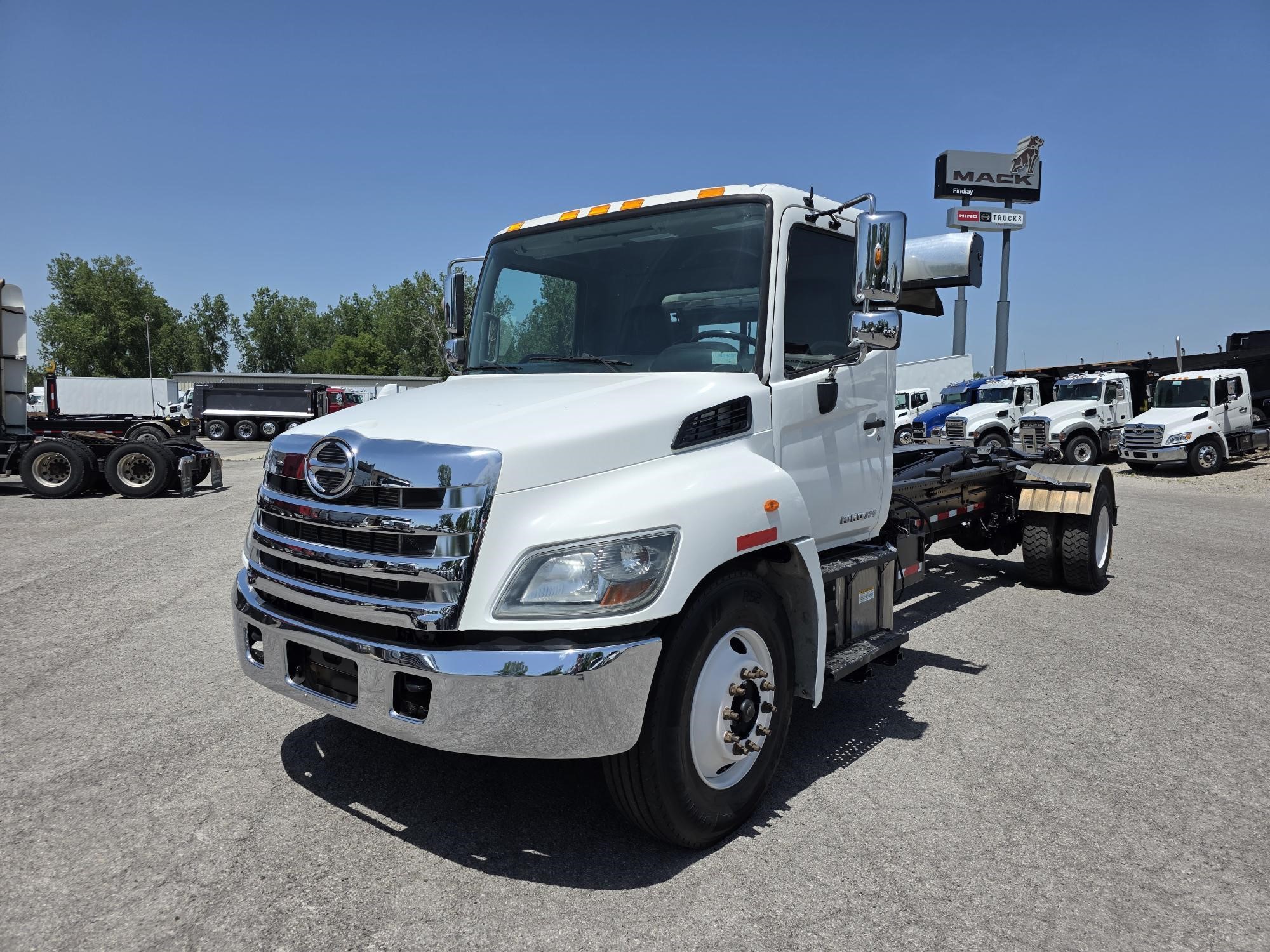 2018 HINO 338 2018 HINO 338 - image 1 of 6