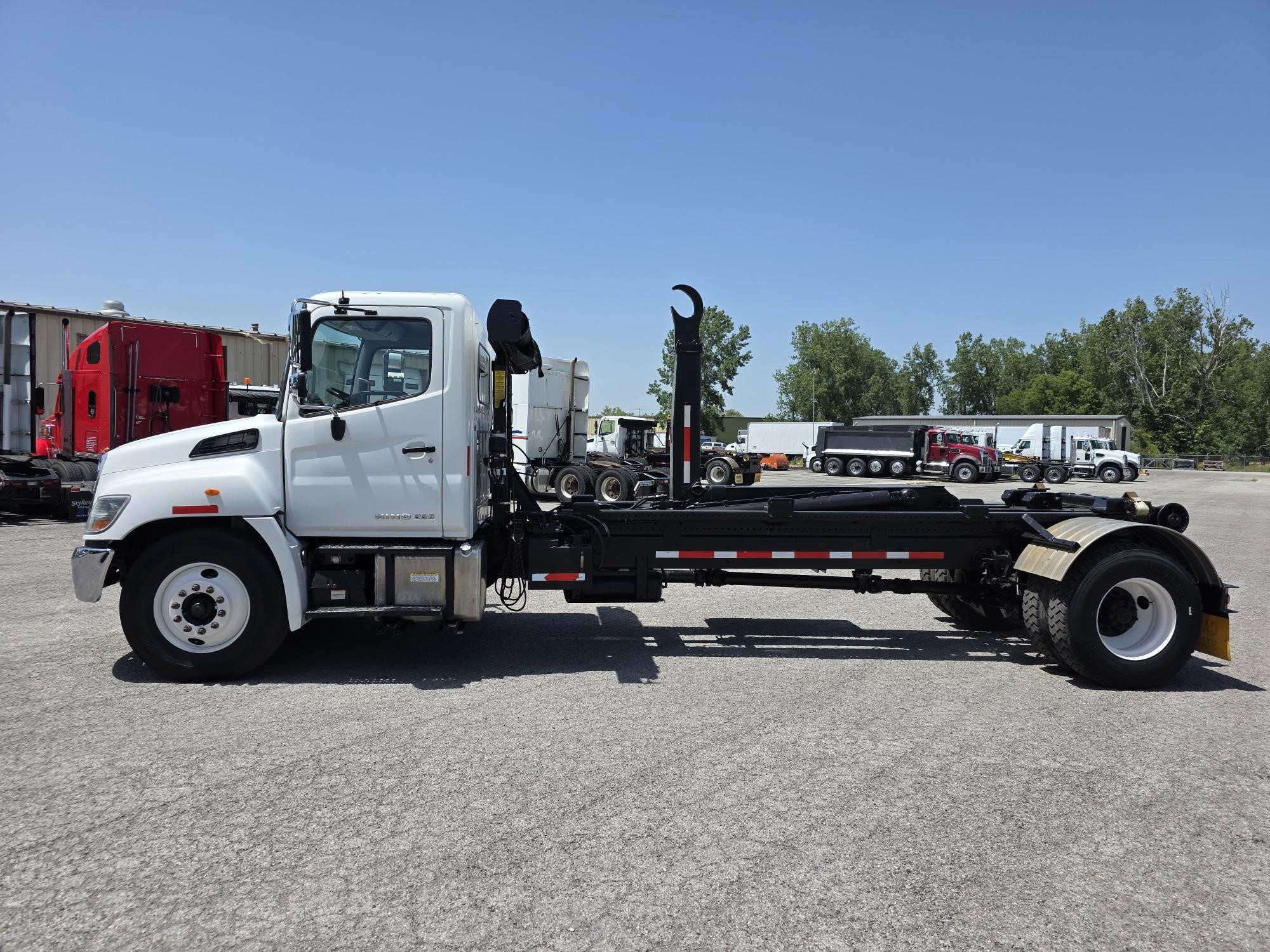 2018 HINO 338 2018 HINO 338 - image 2 of 6