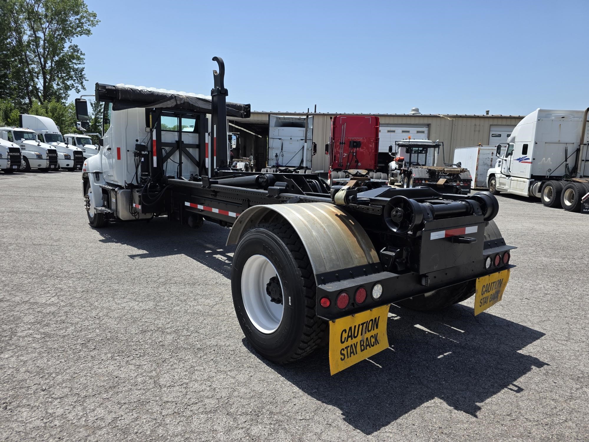 2018 HINO 338 2018 HINO 338 - image 3 of 6