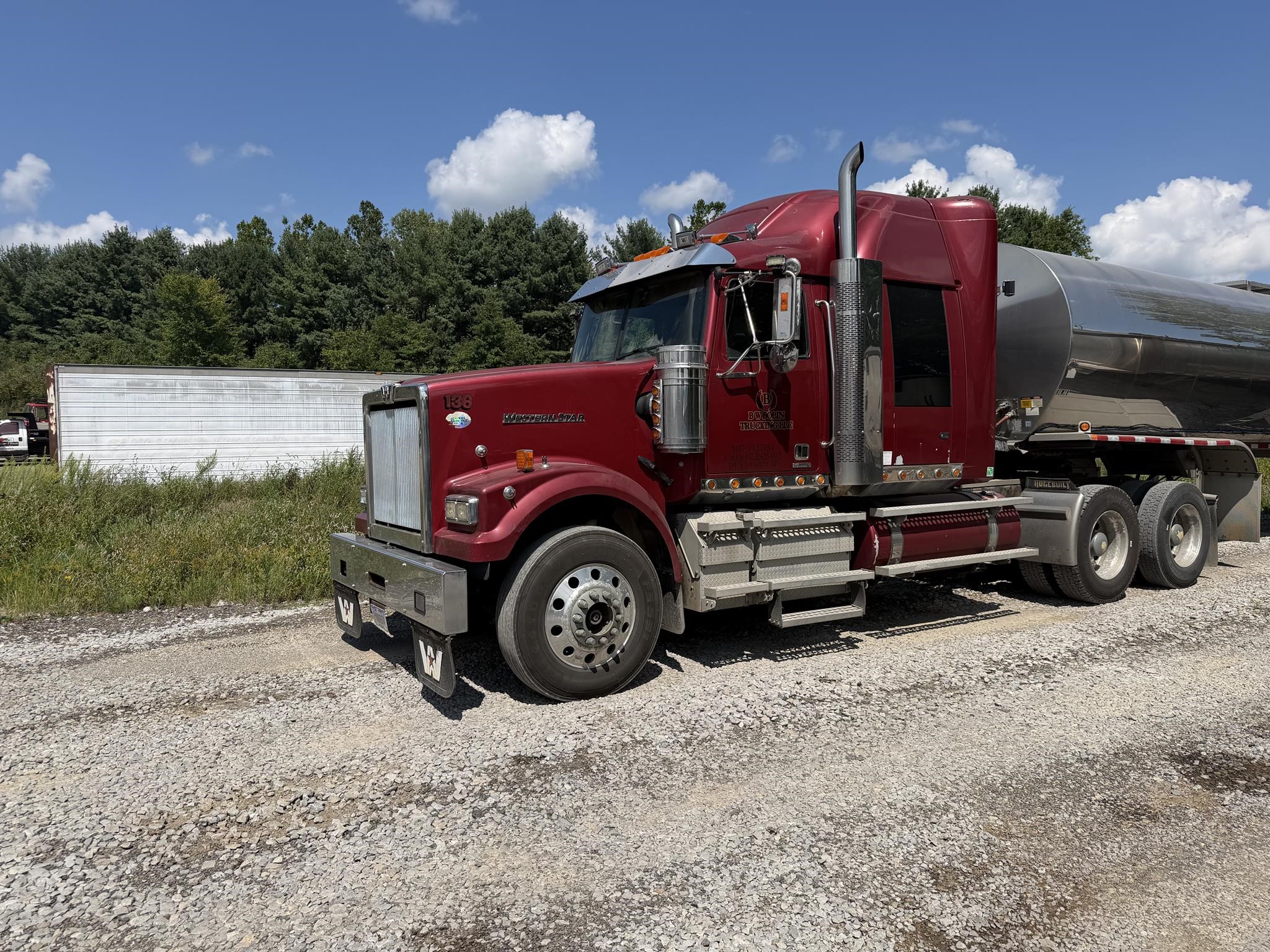 2012 WESTERN STAR 4900FA - image 3 of 6